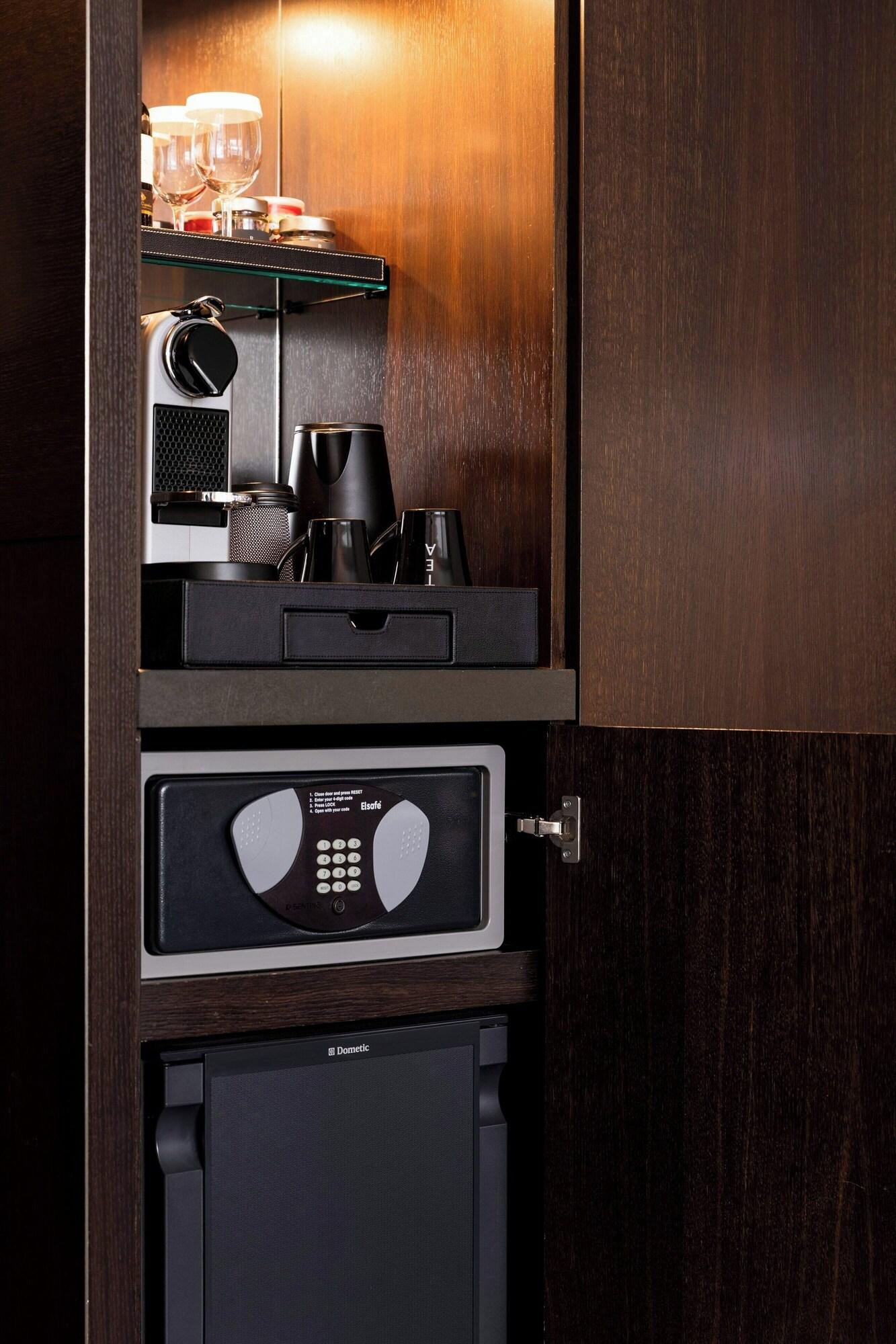 Double Garden View King Bed