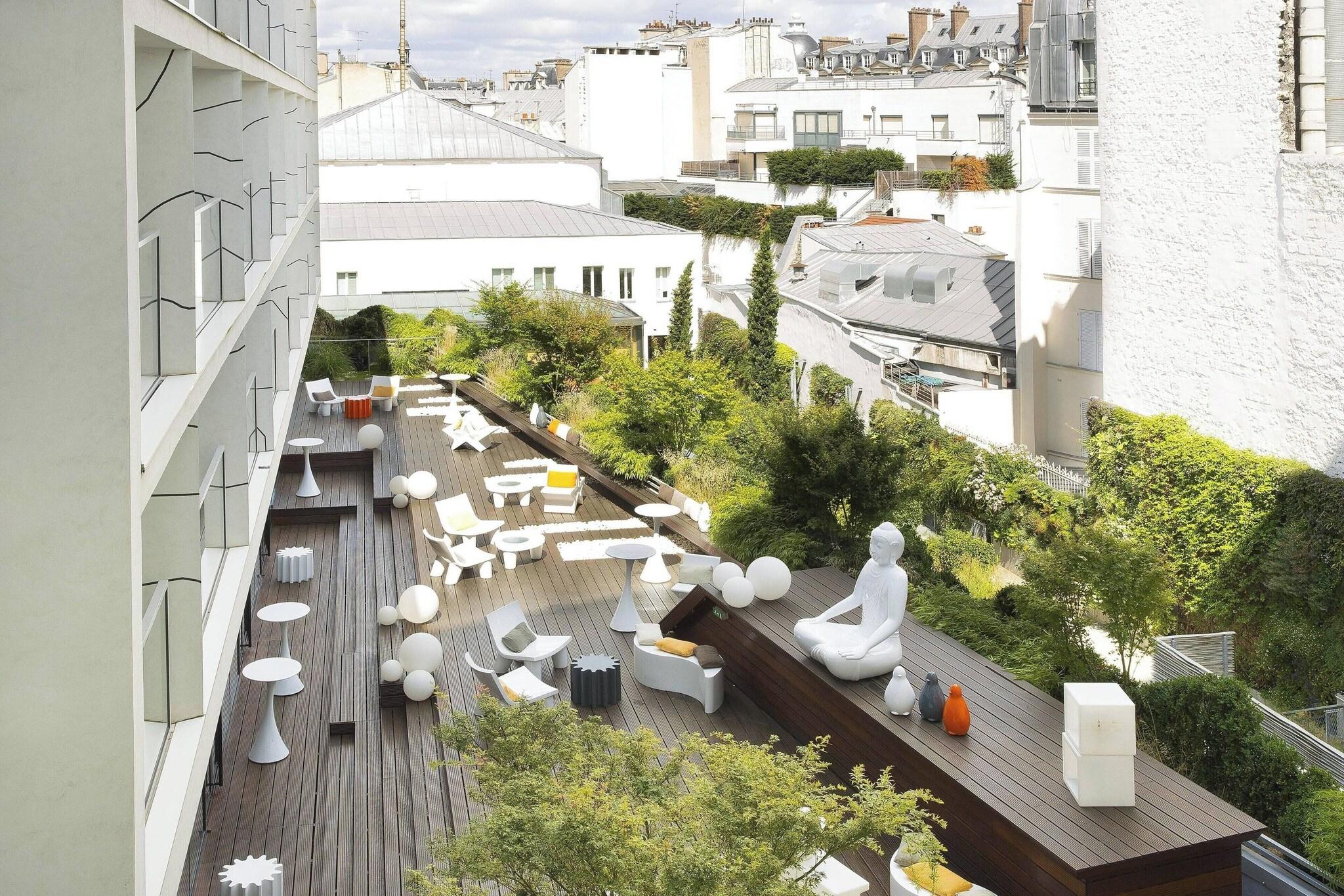 Double Garden View King Bed