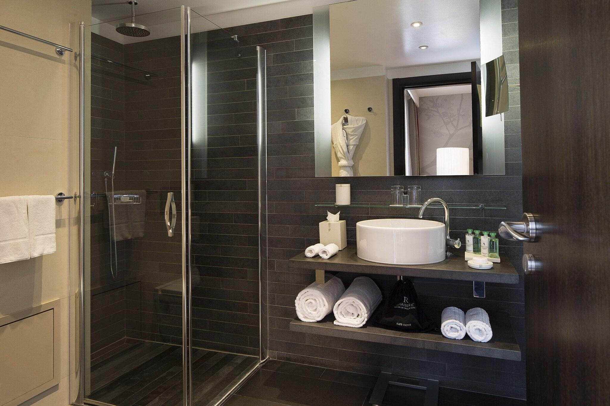 Junior Suite King Size Bed