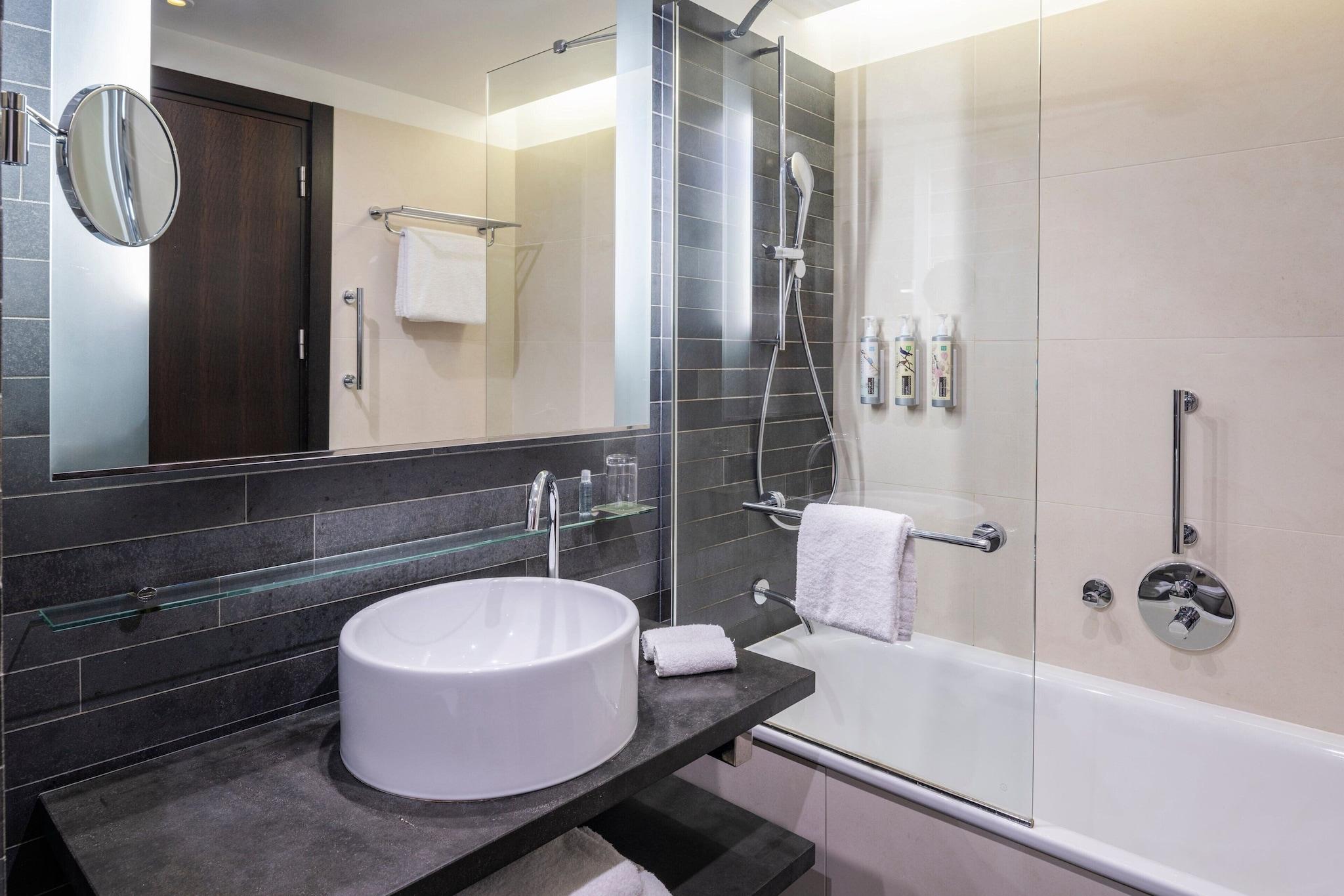 Double Garden View King Bed