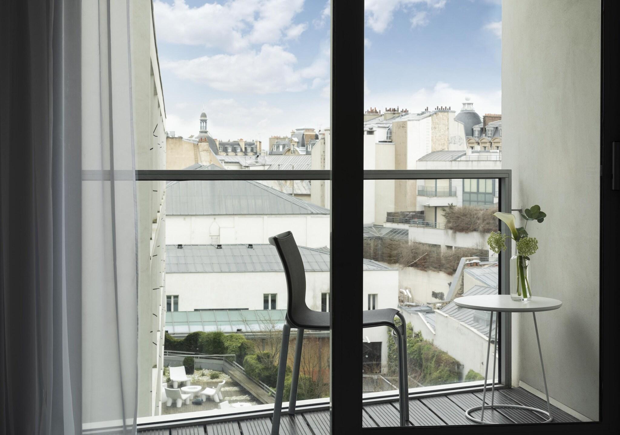 Double Garden View King Bed