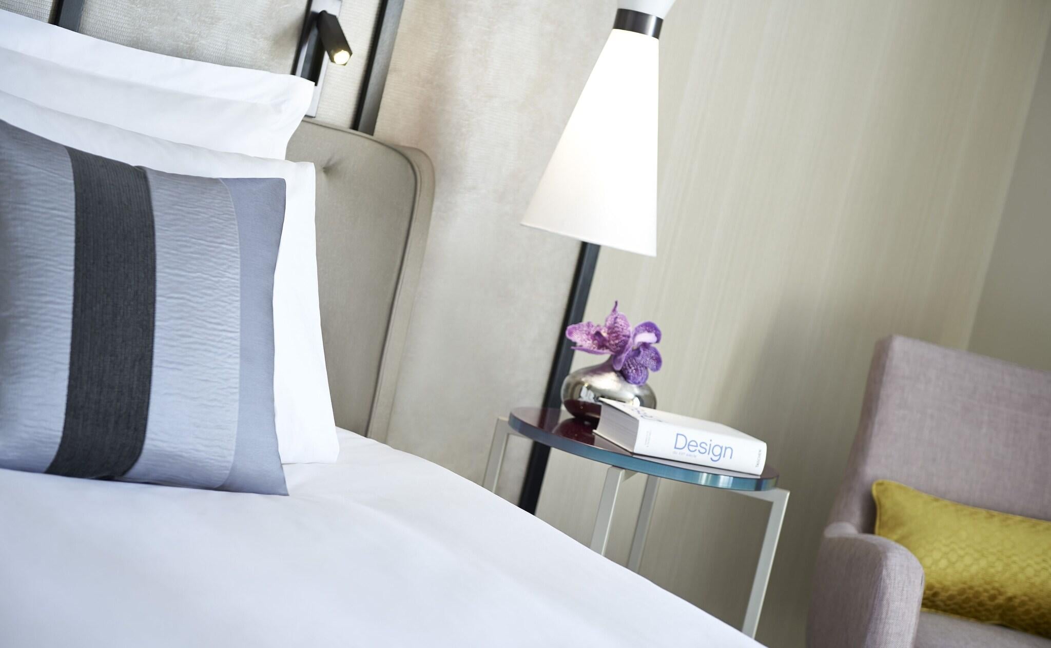 Double Executive Queen Bed