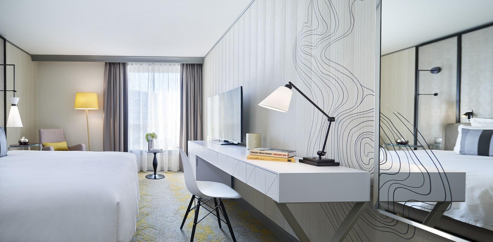 Double Executive Queen Bed