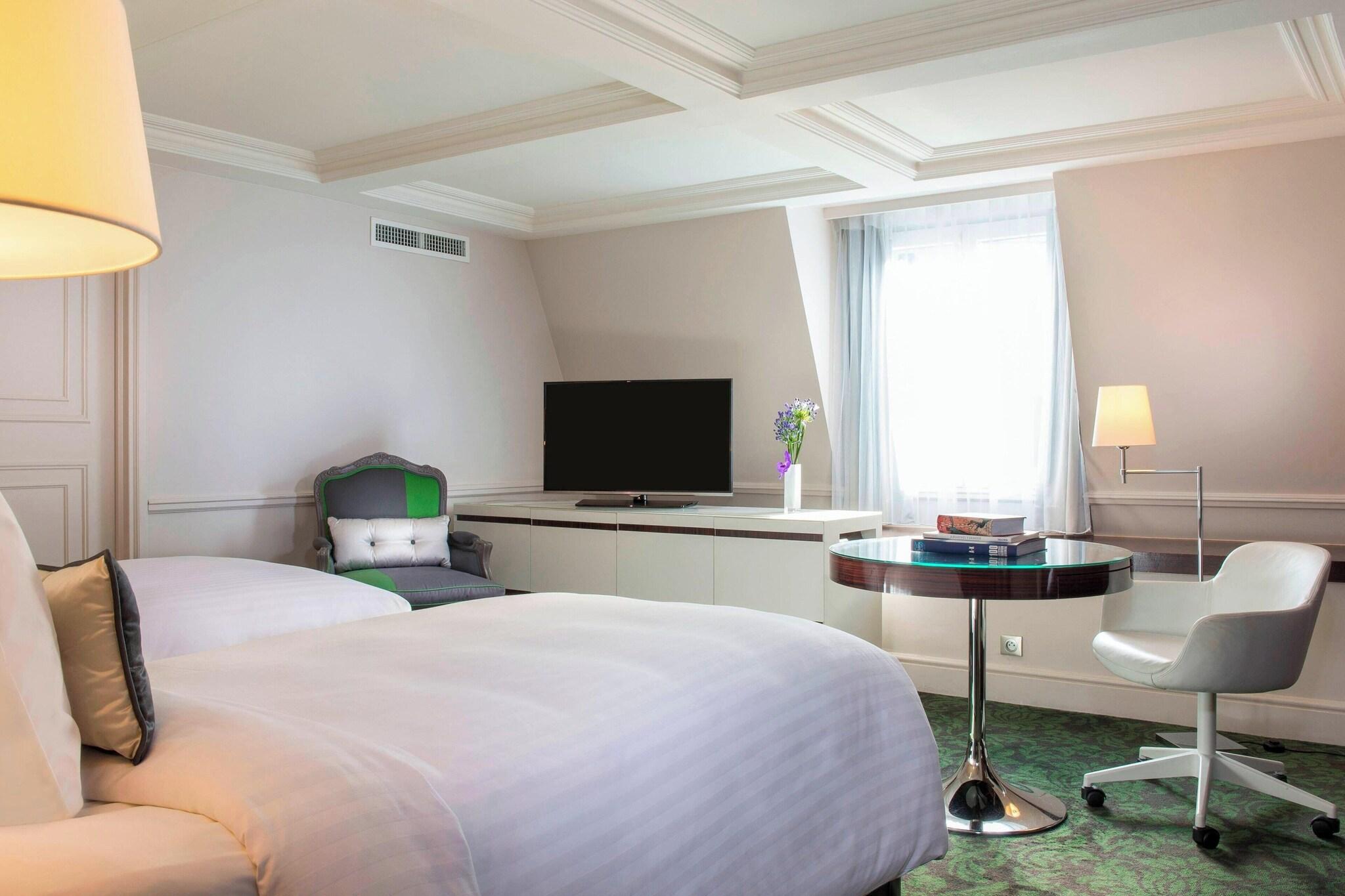 Double King Size Bed