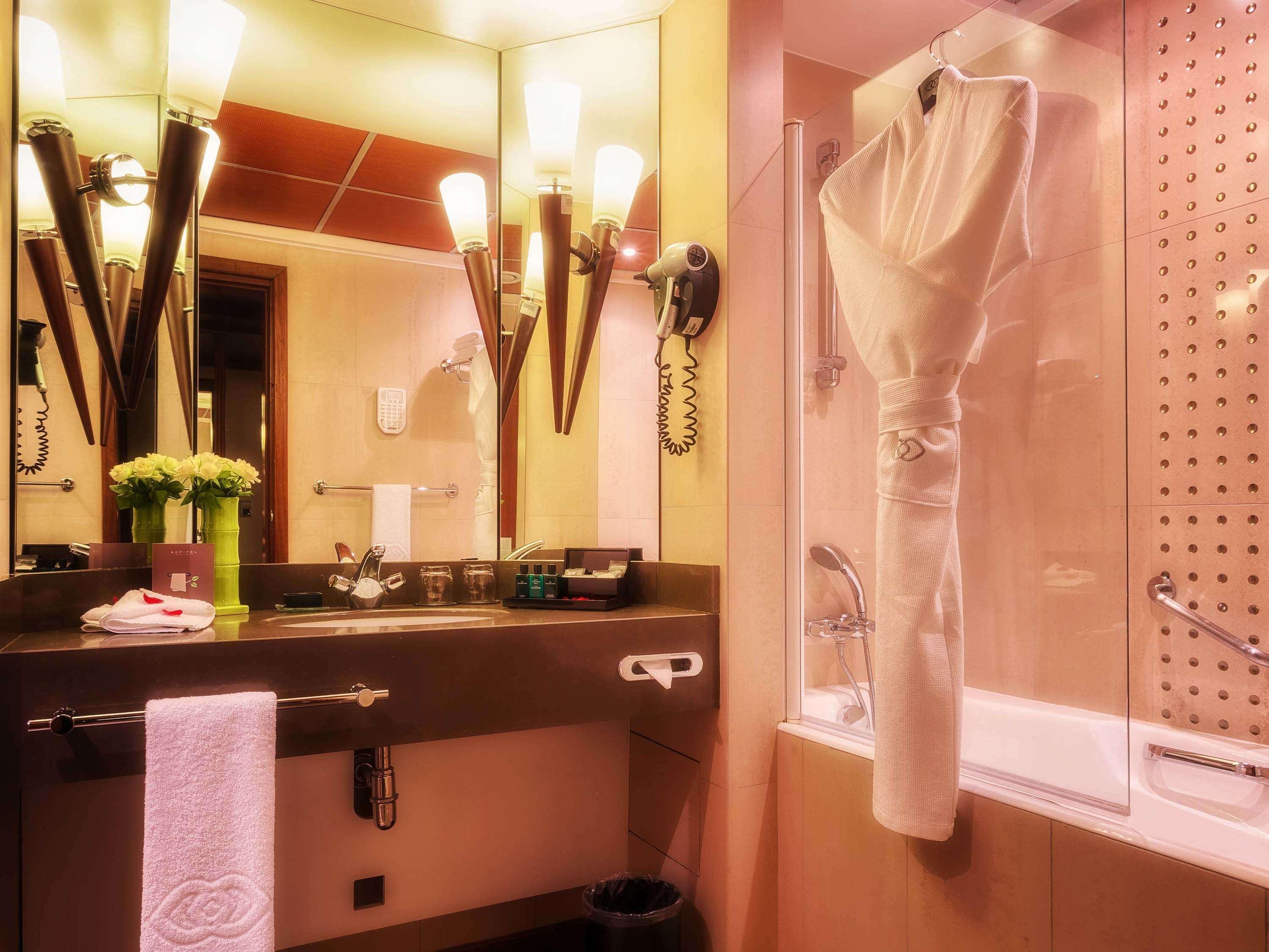 Junior Suite City View King Bed