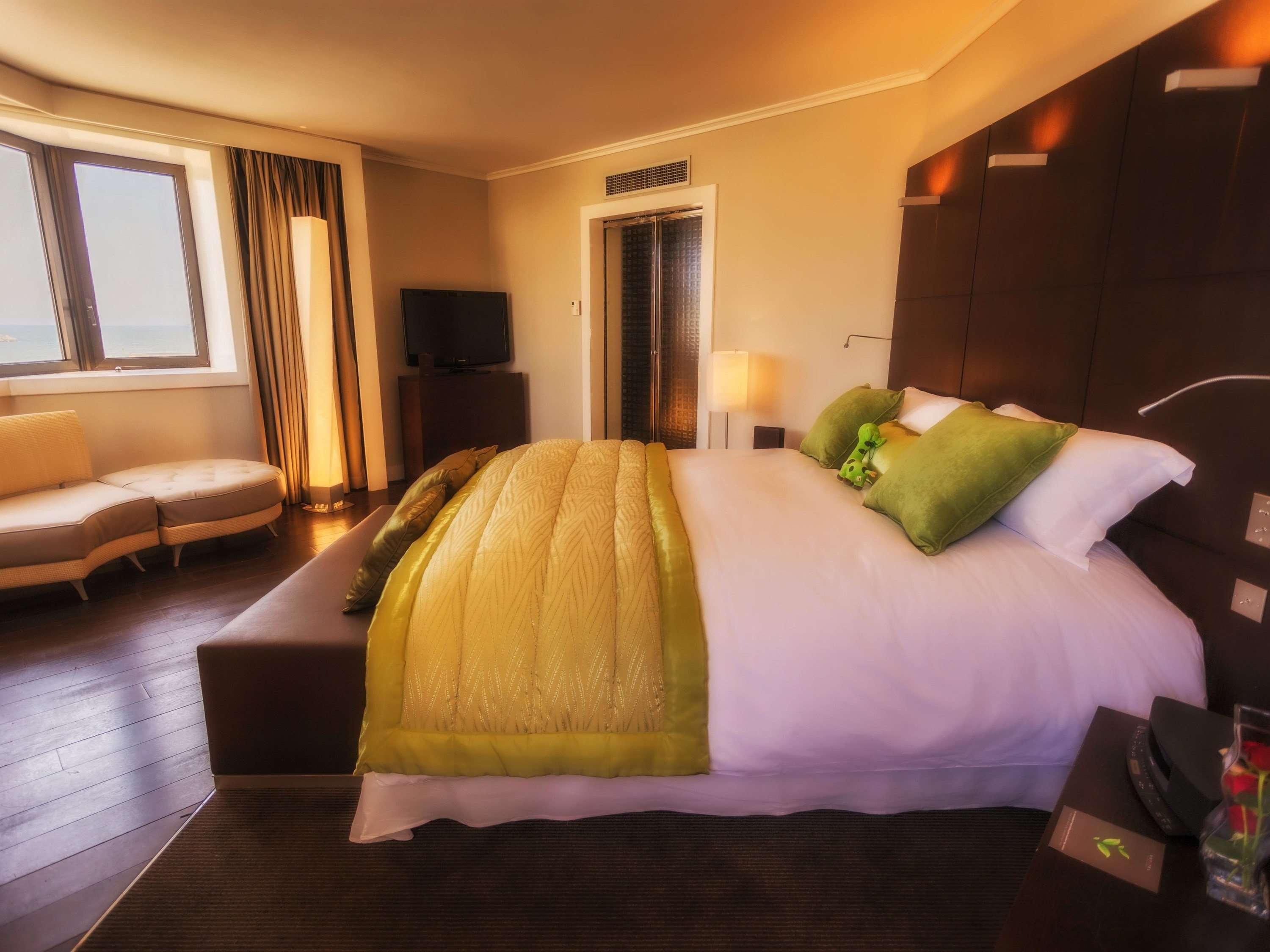 Junior Suite City View King Bed