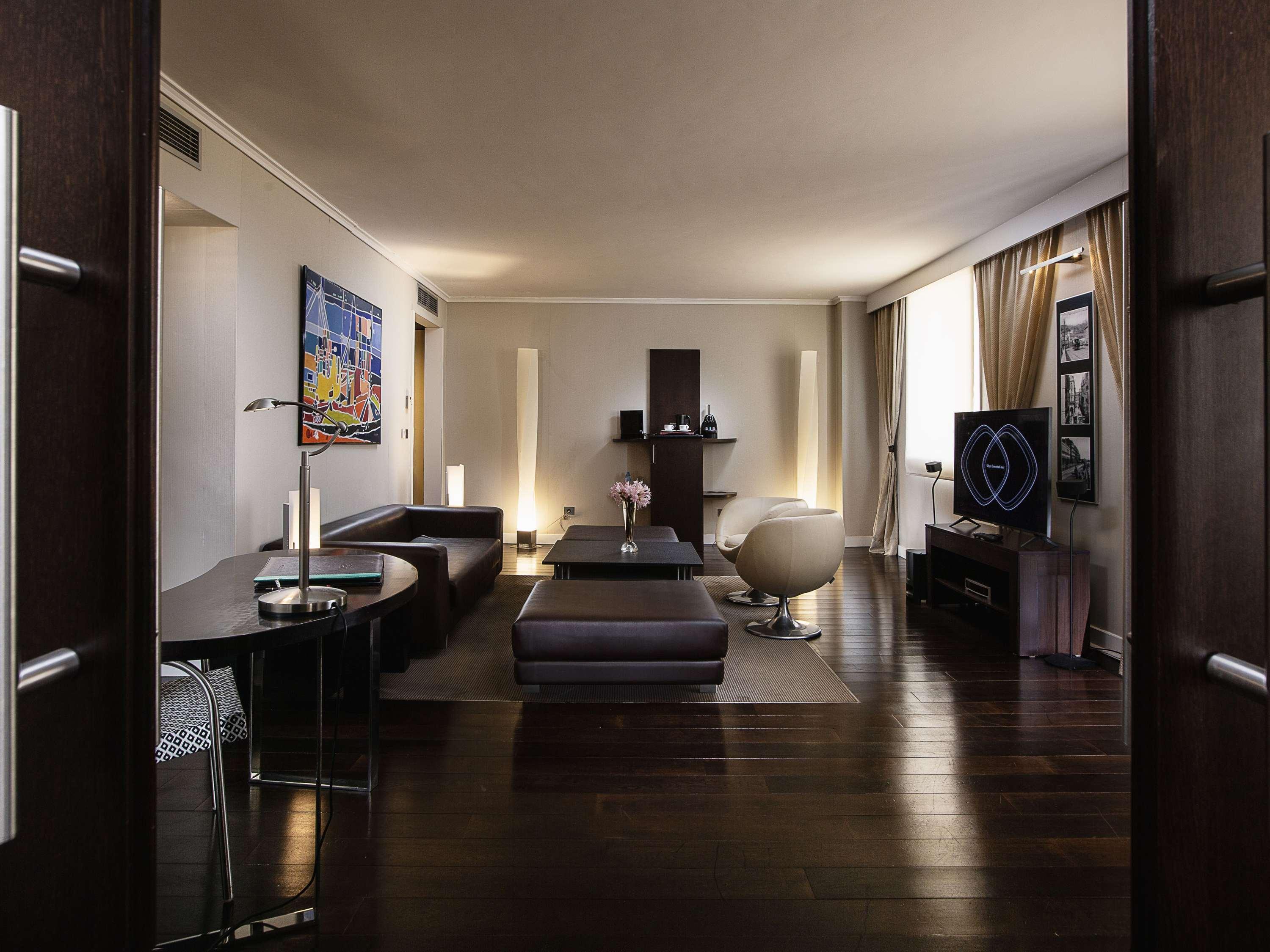 Junior Suite City View King Bed