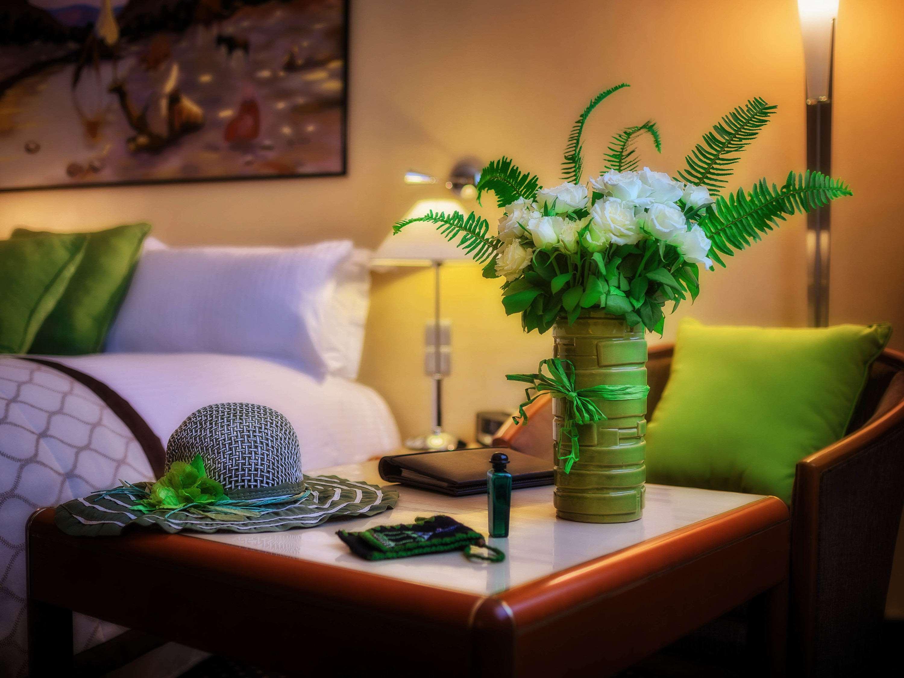 Double Garden View King Bed