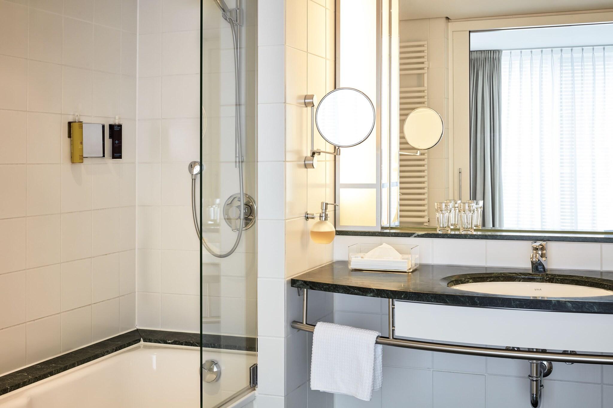 Studio Queen Size Bed