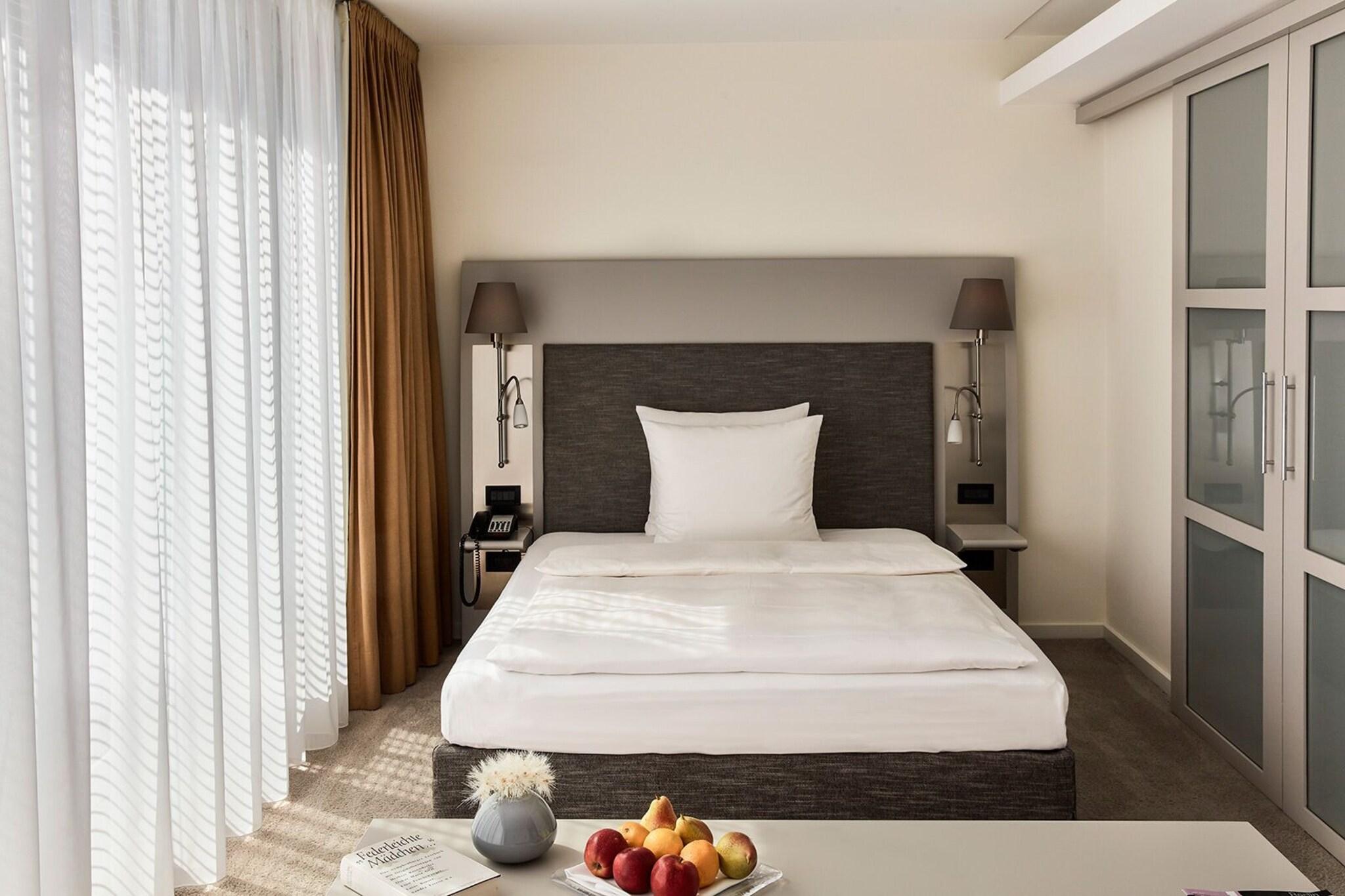 Studio Queen Size Bed