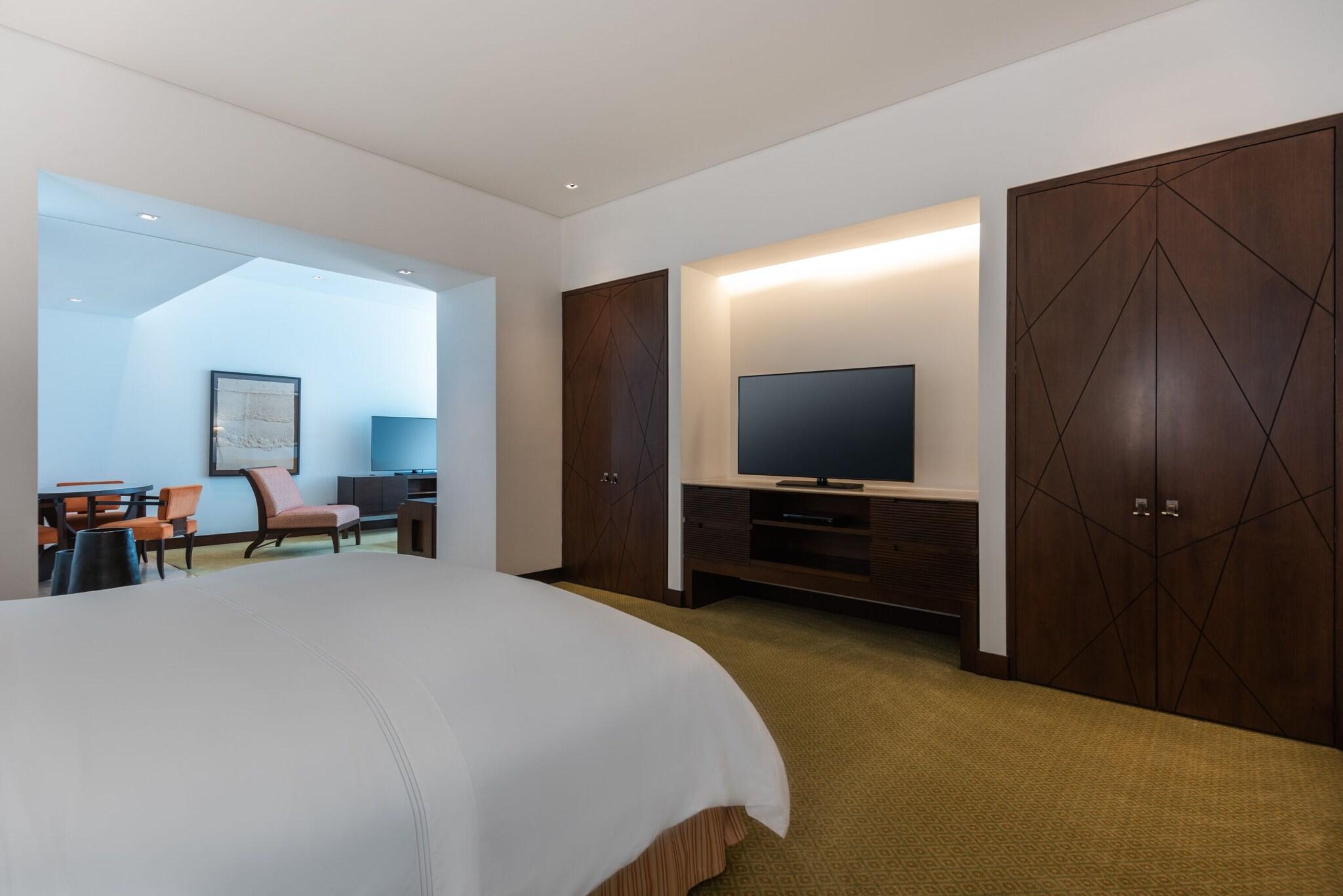 Studio Executive King Bed