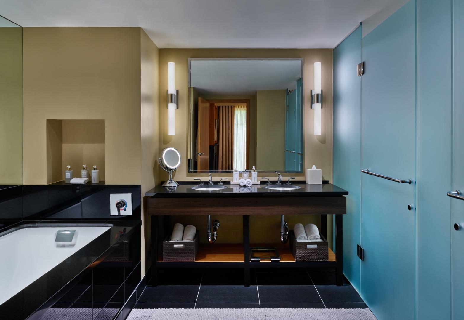 Studio Two Queen Beds