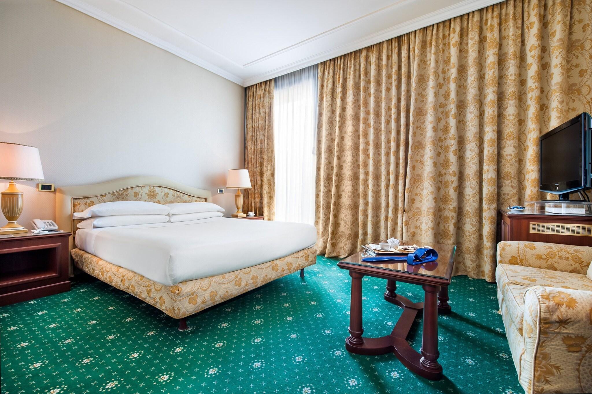 Triple Deluxe King Bed