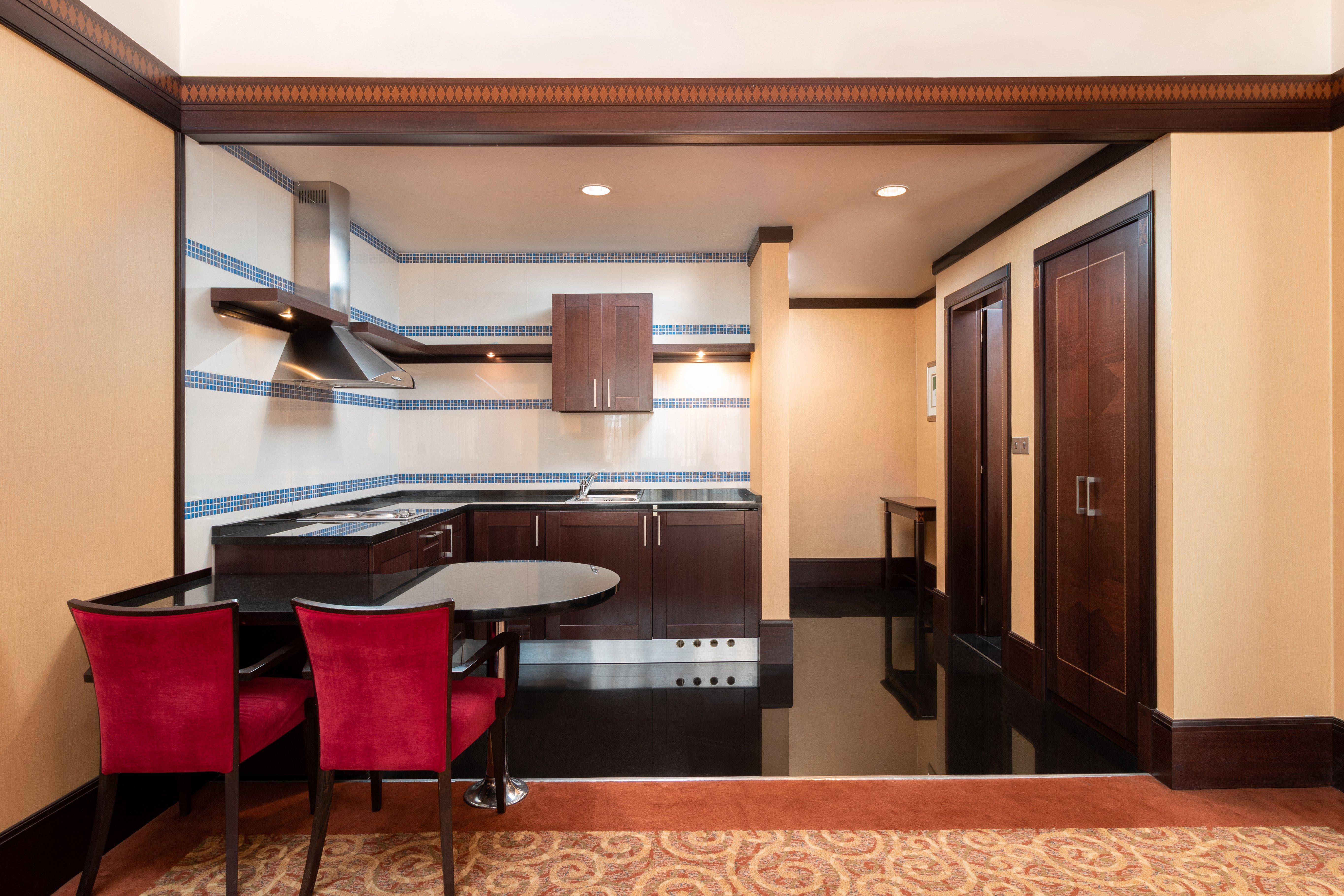 Suite Pool View King Bed