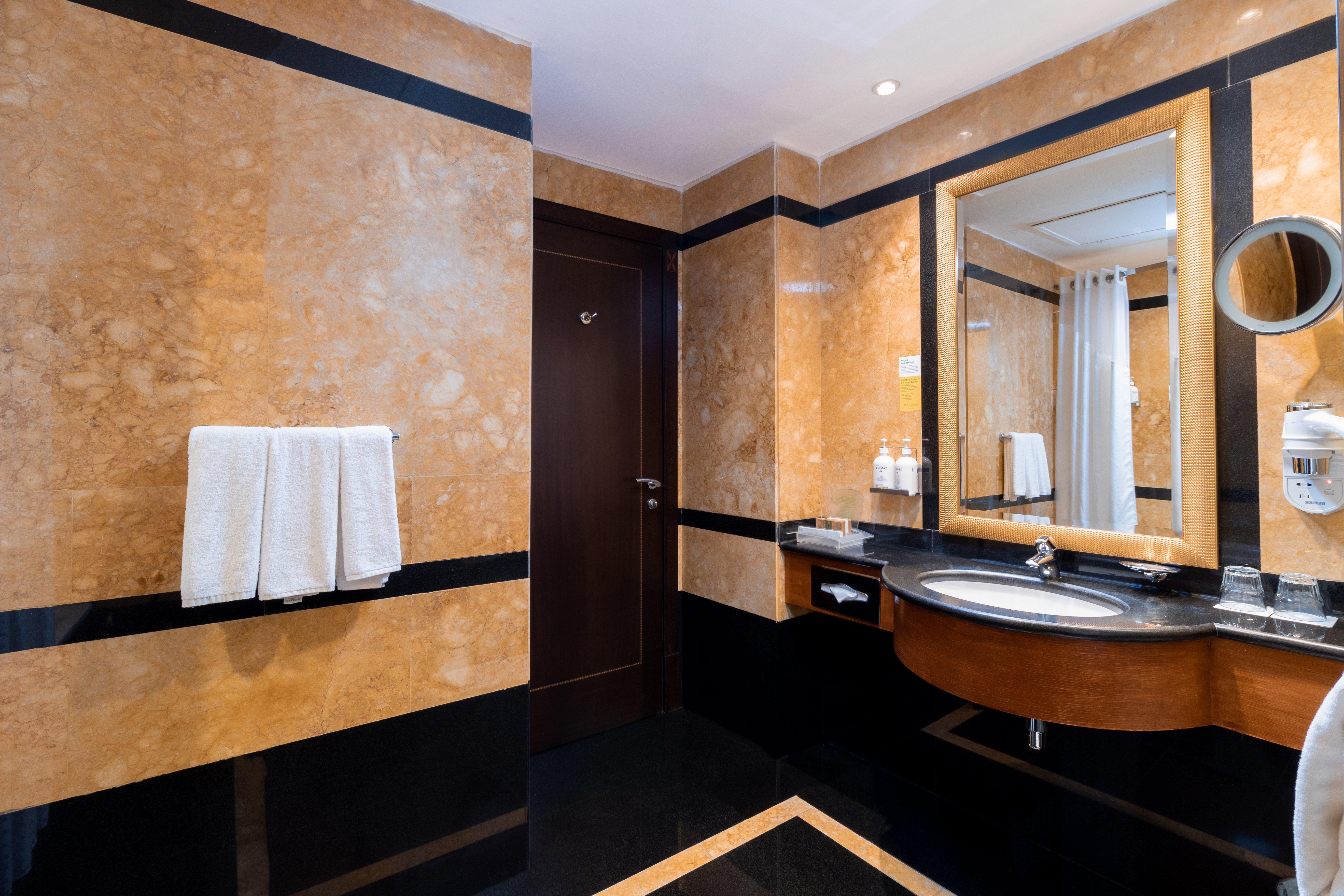 Suite Pool View King Bed