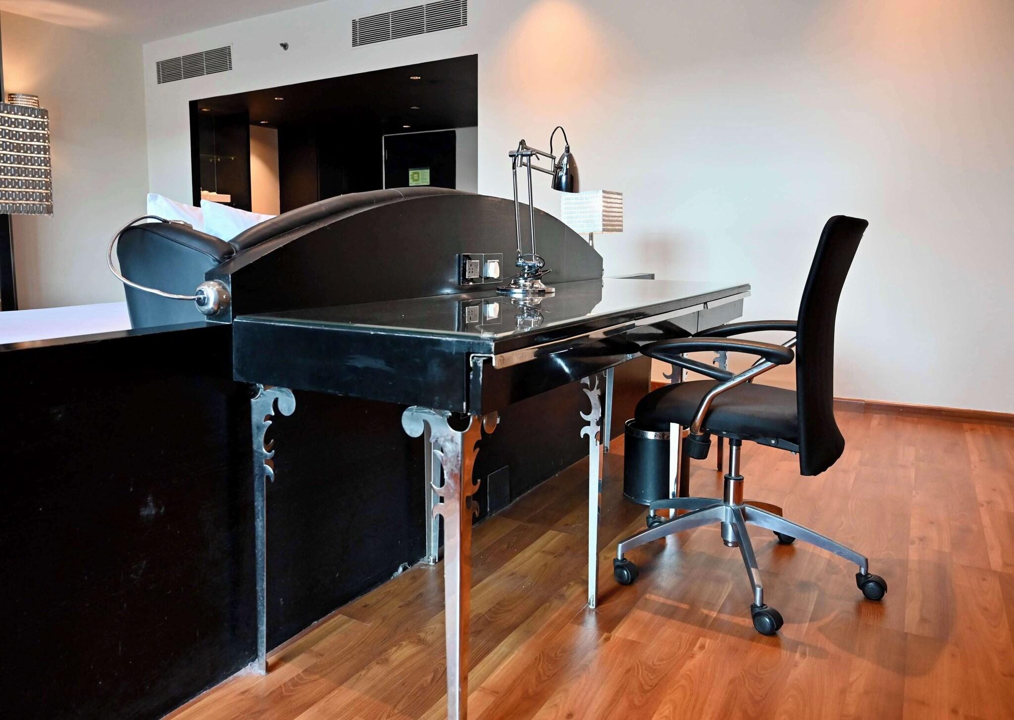 Junior Suite King Size Bed