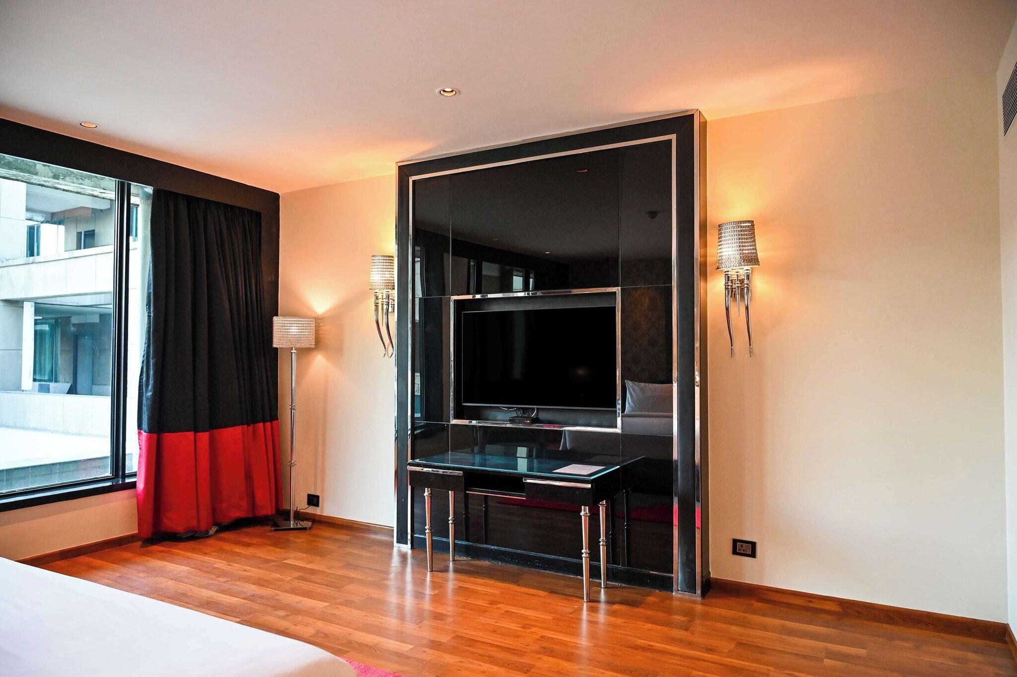 Junior Suite King Size Bed