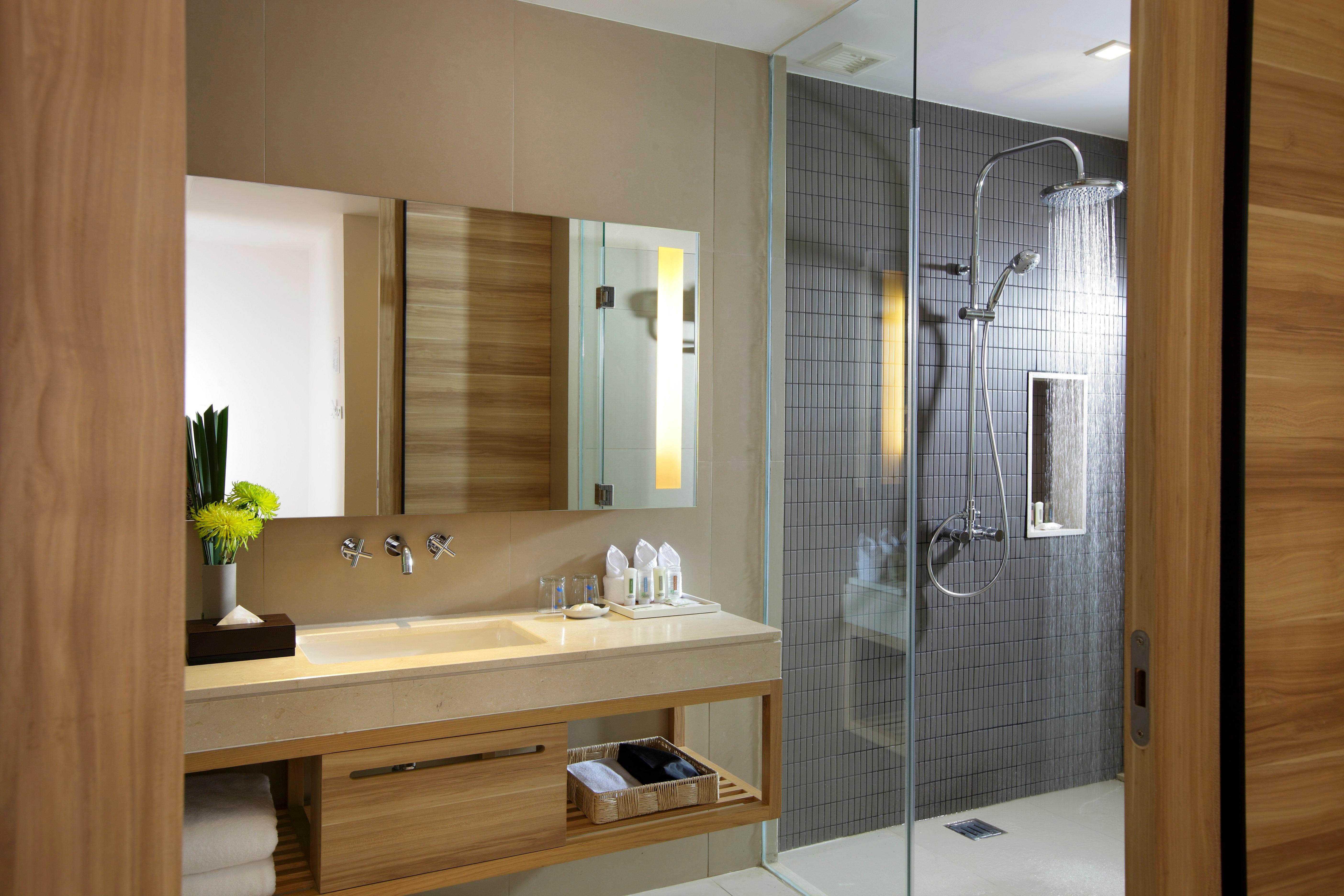 Junior Suite Garden View King Bed