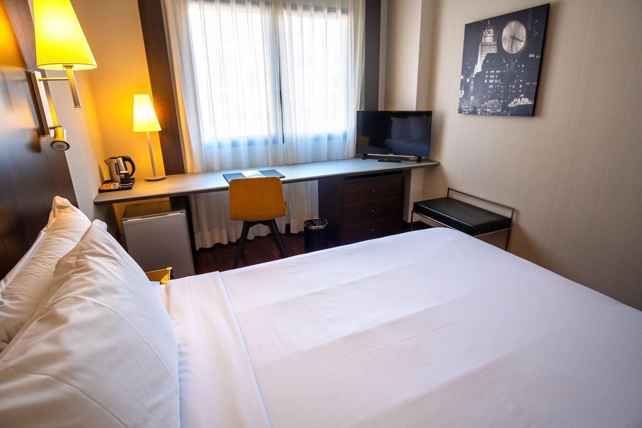 Double Queen Size Bed