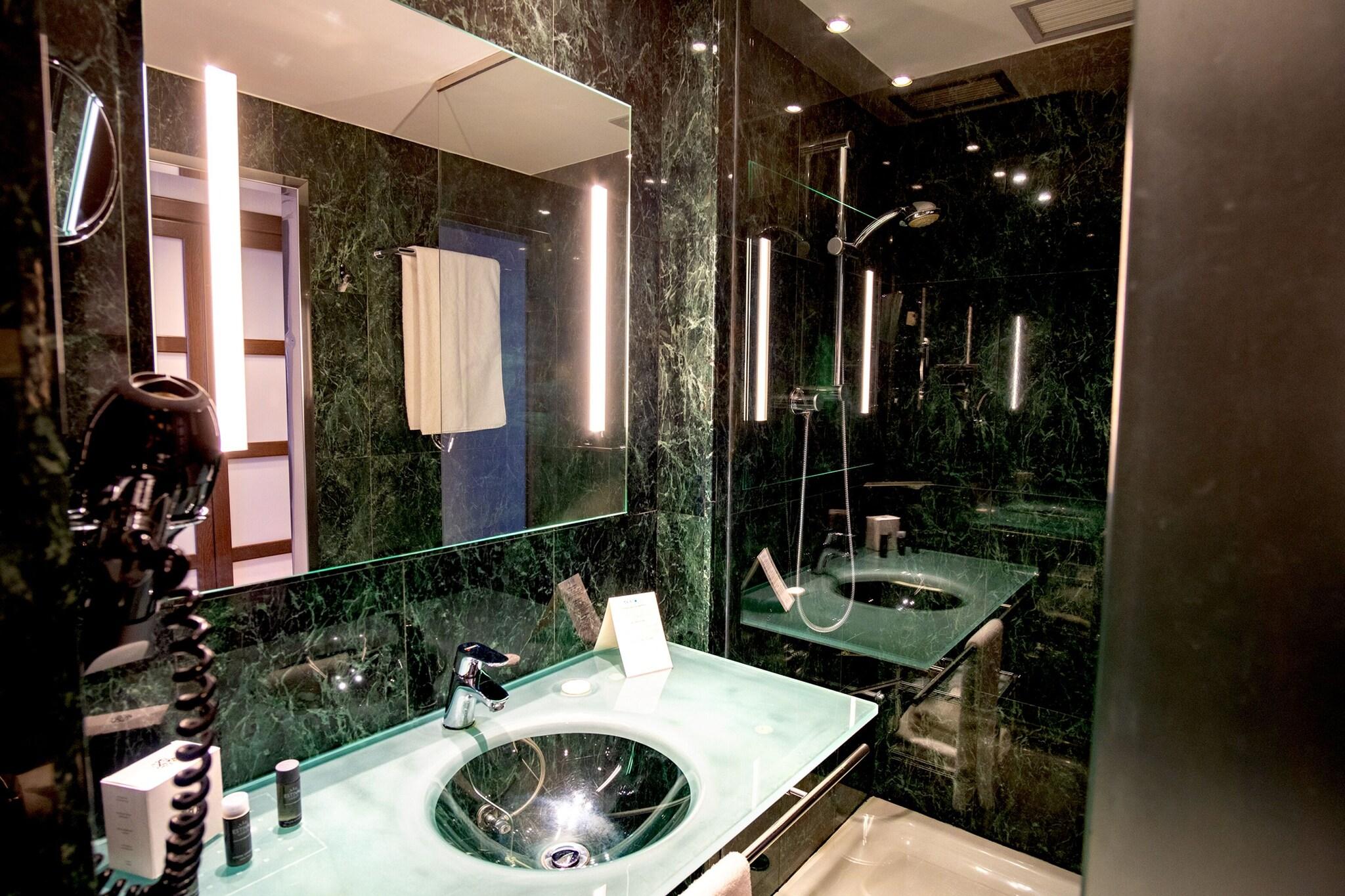 Double Queen Size Bed