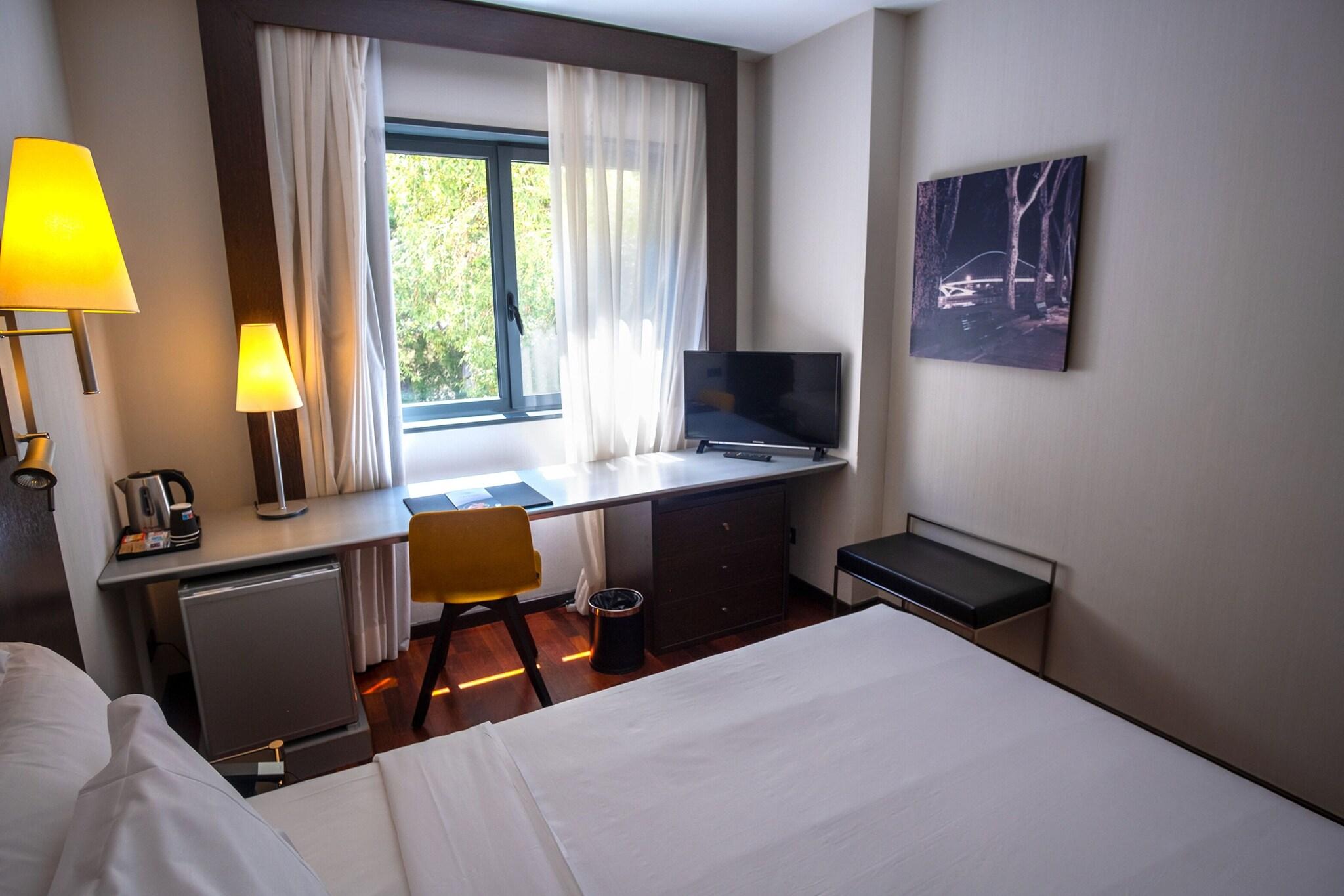 Double Queen Size Bed