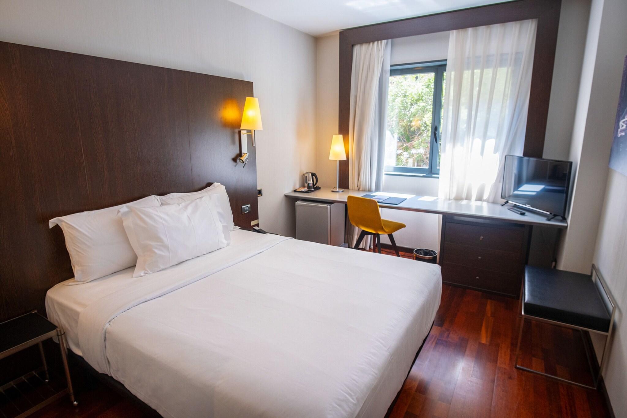 Double Queen Size Bed