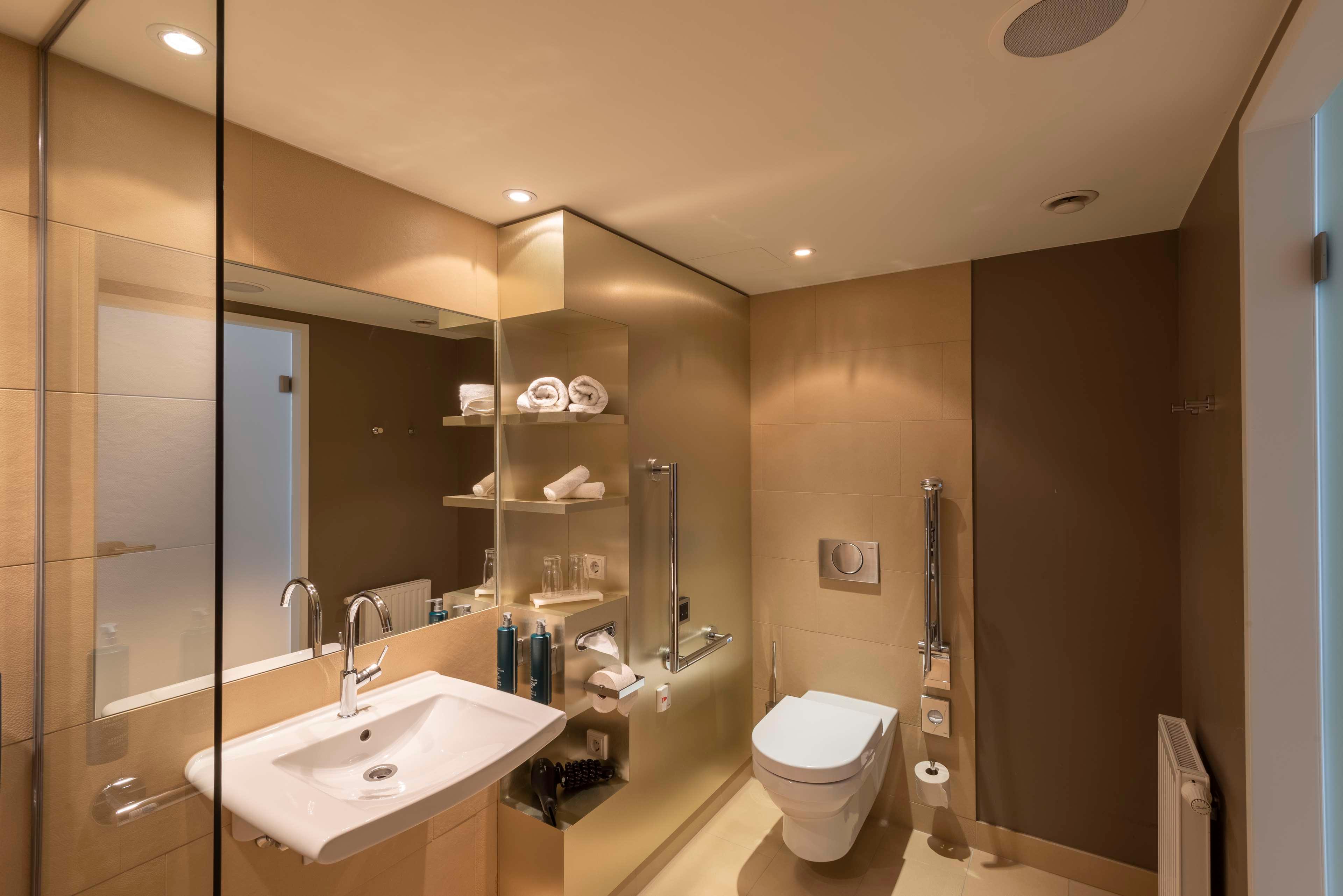 Double Accessible King Size Bed