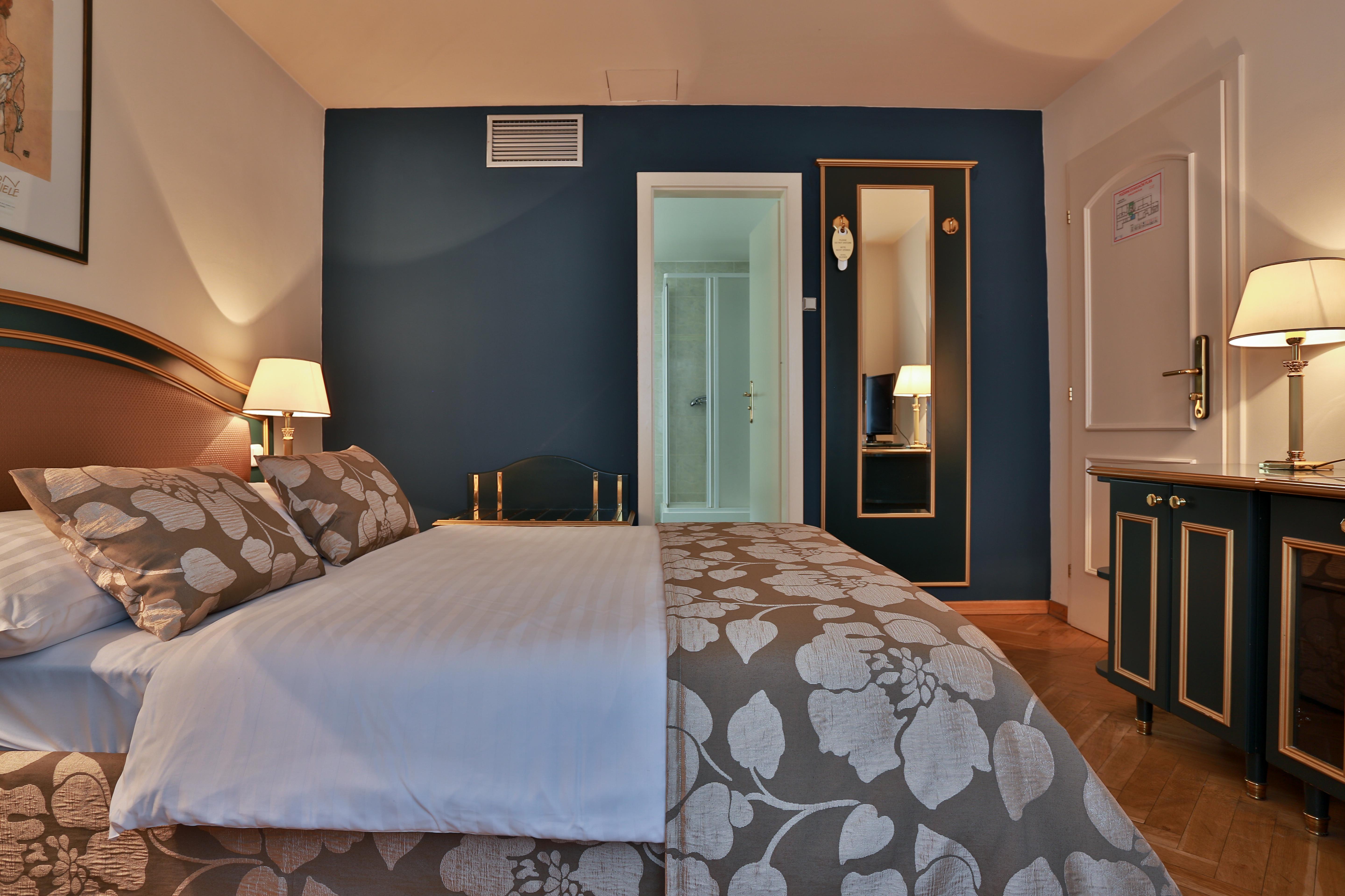 Double or Twin Standard