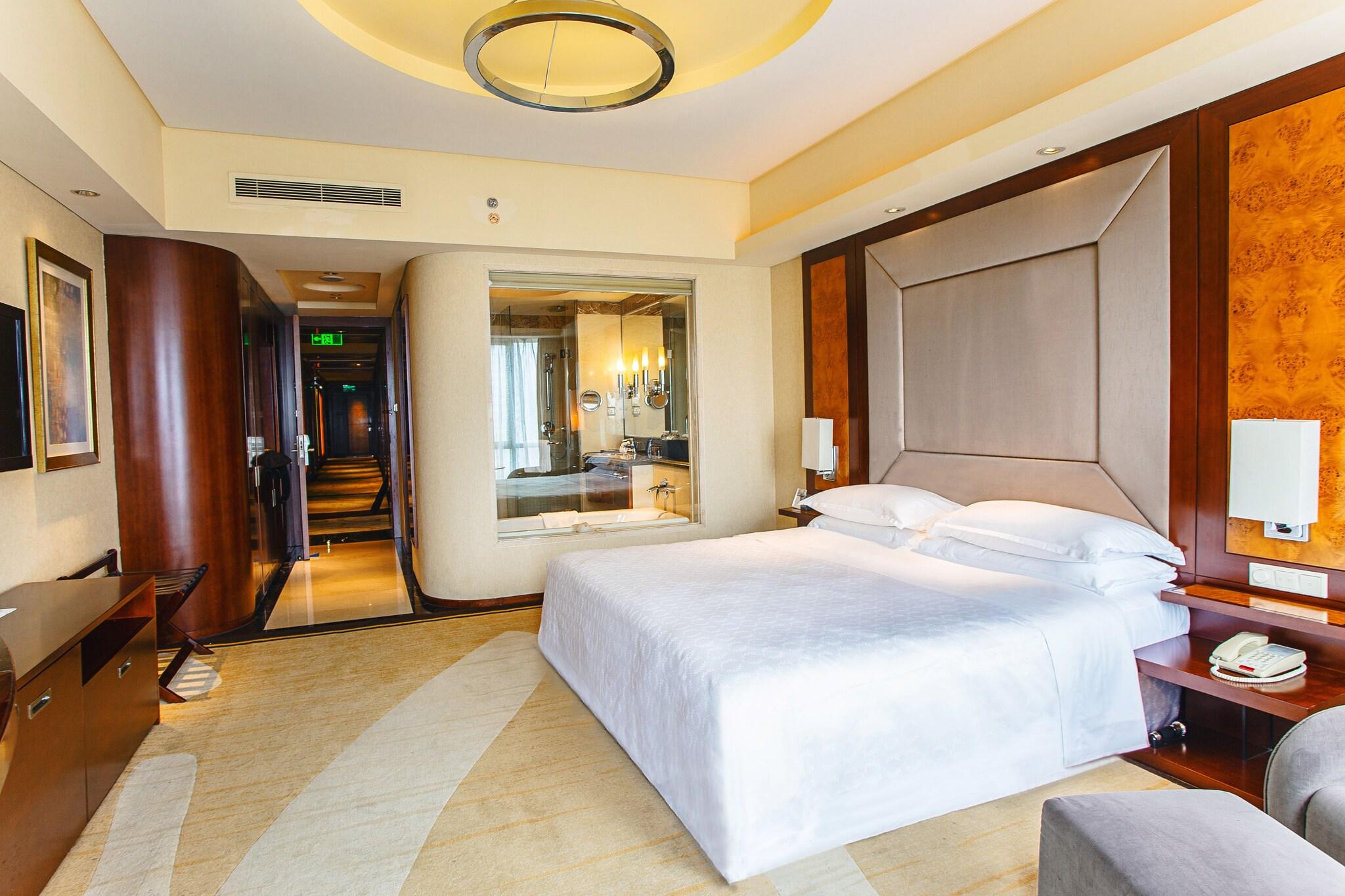 Double Deluxe King Bed