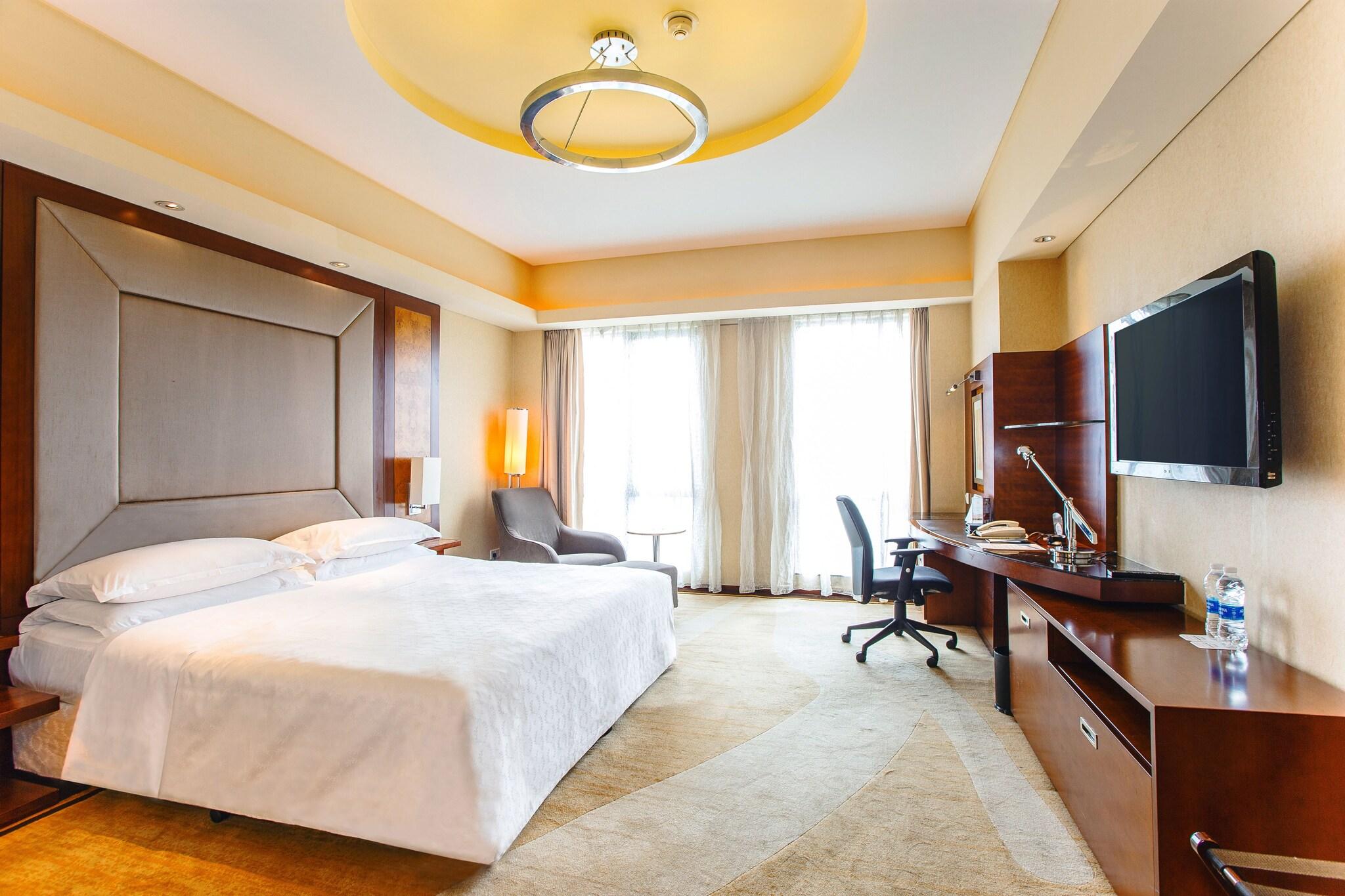 Double Club King Bed