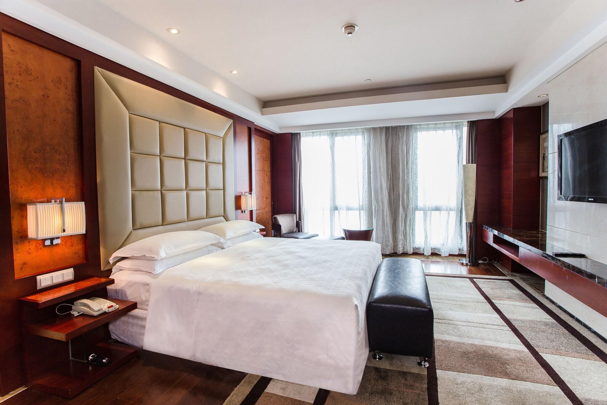 Double Club King Bed