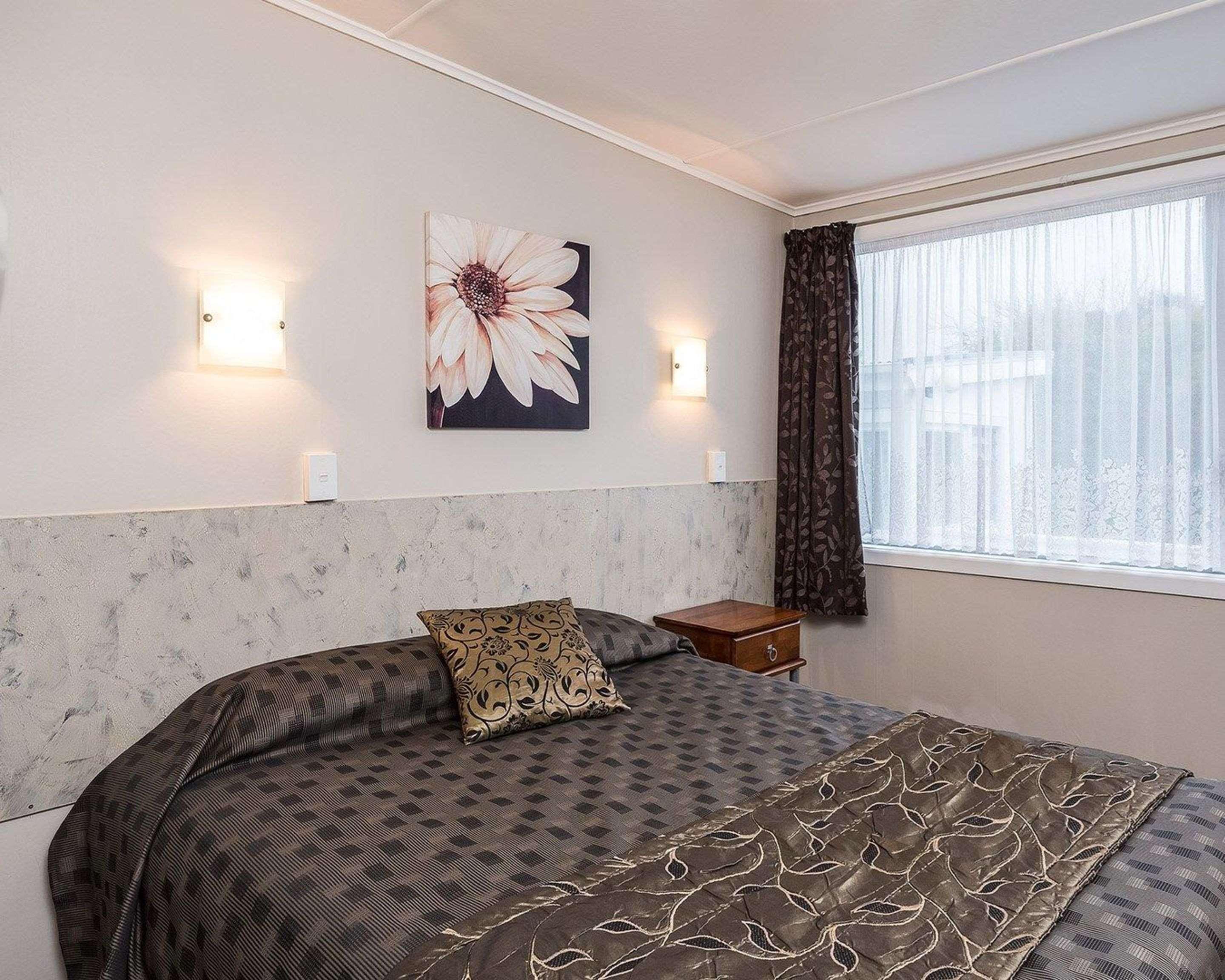 Suite Queen Size Bed