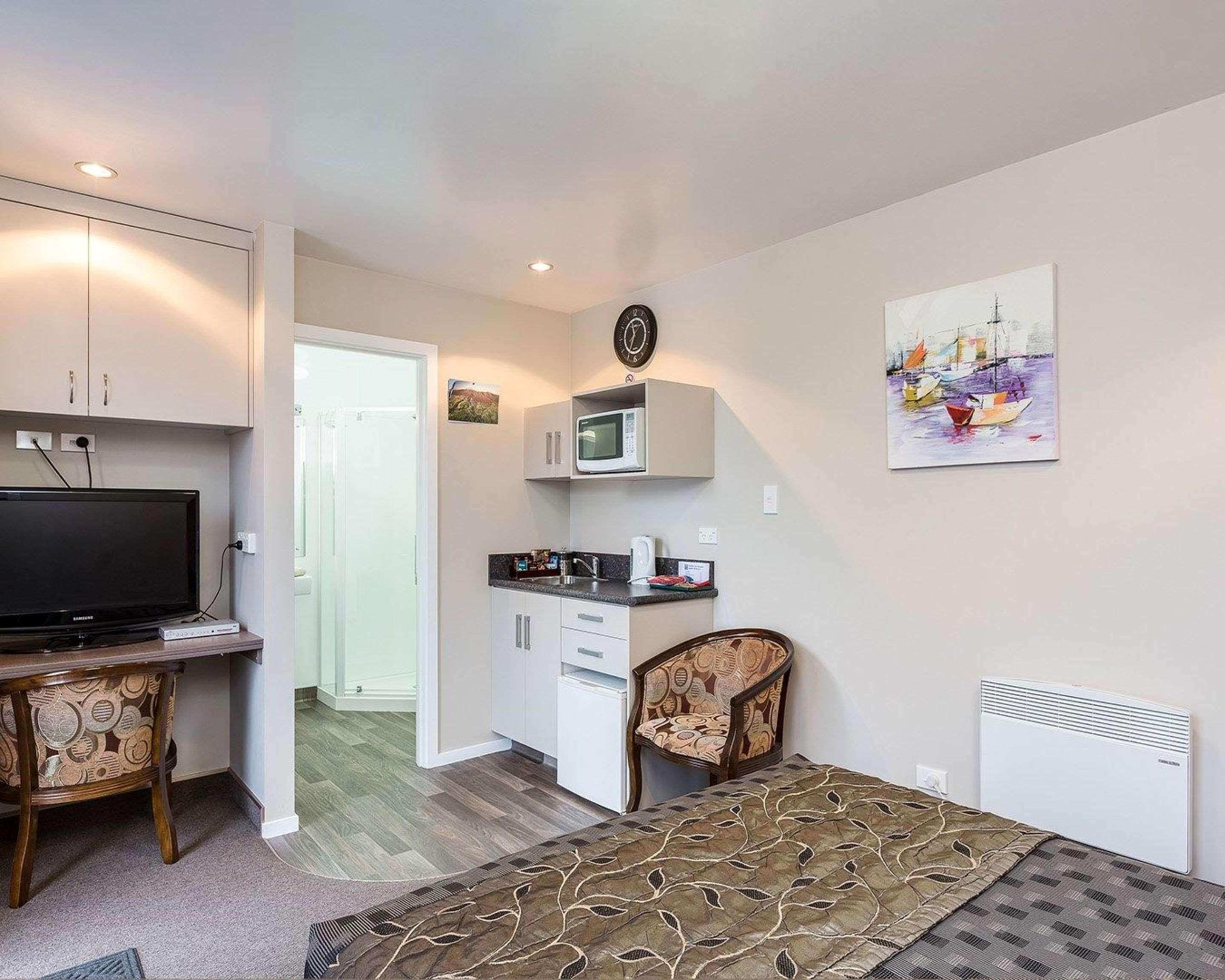 Suite Queen Size Bed