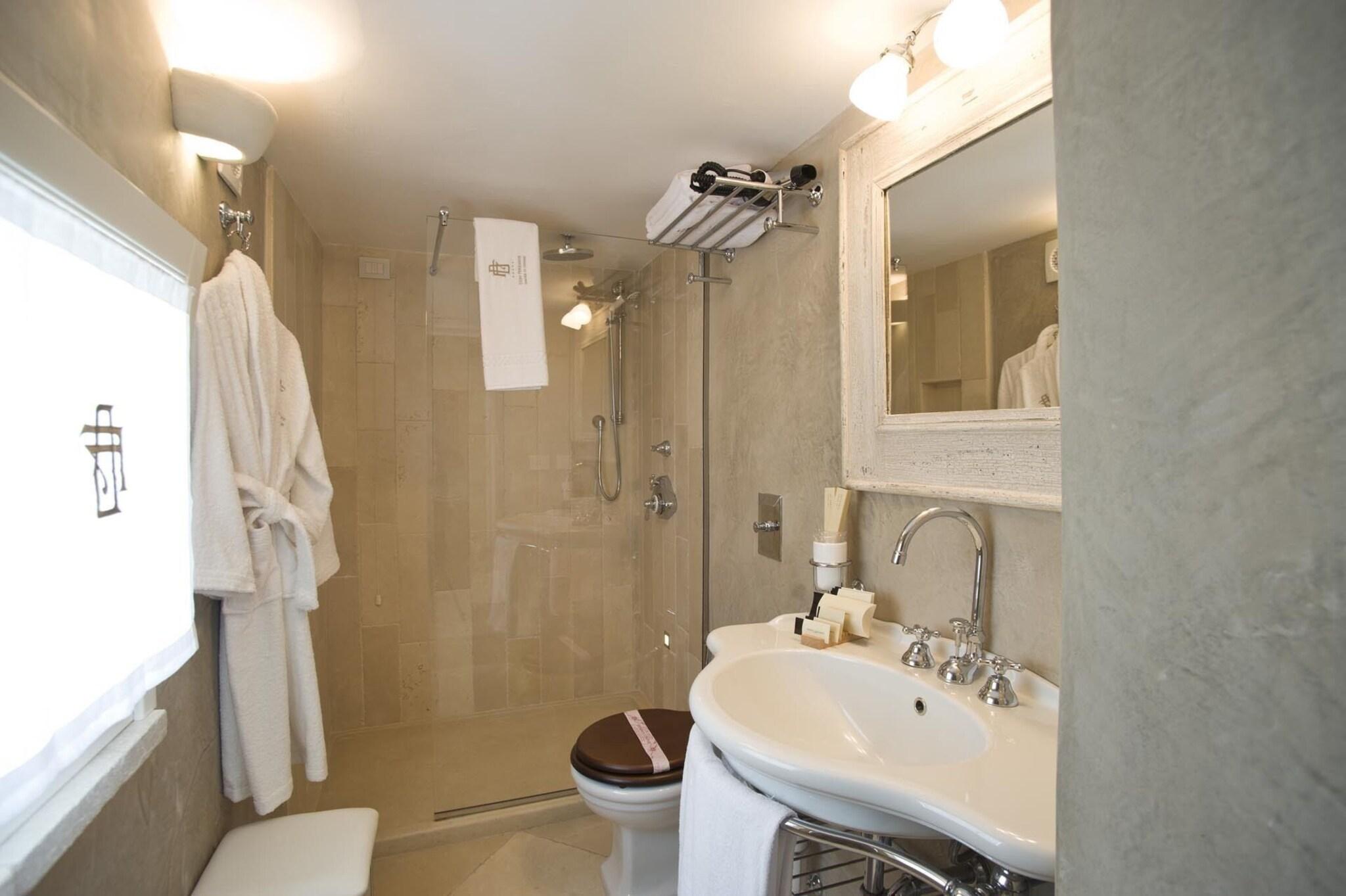 Quadruple Deluxe King Bed