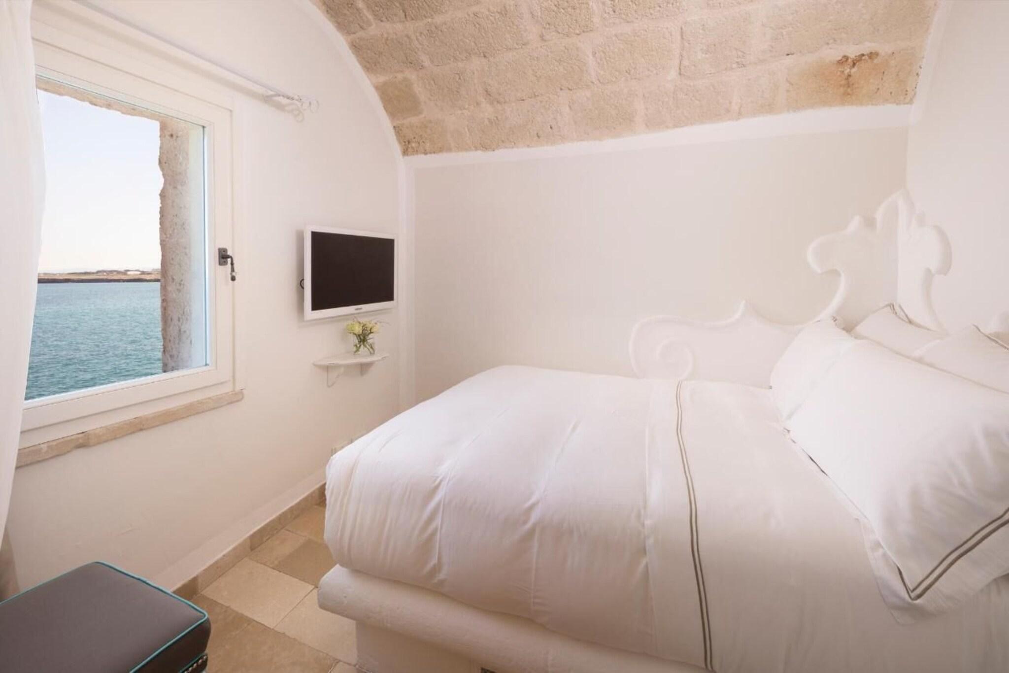 Single Queen Size Bed