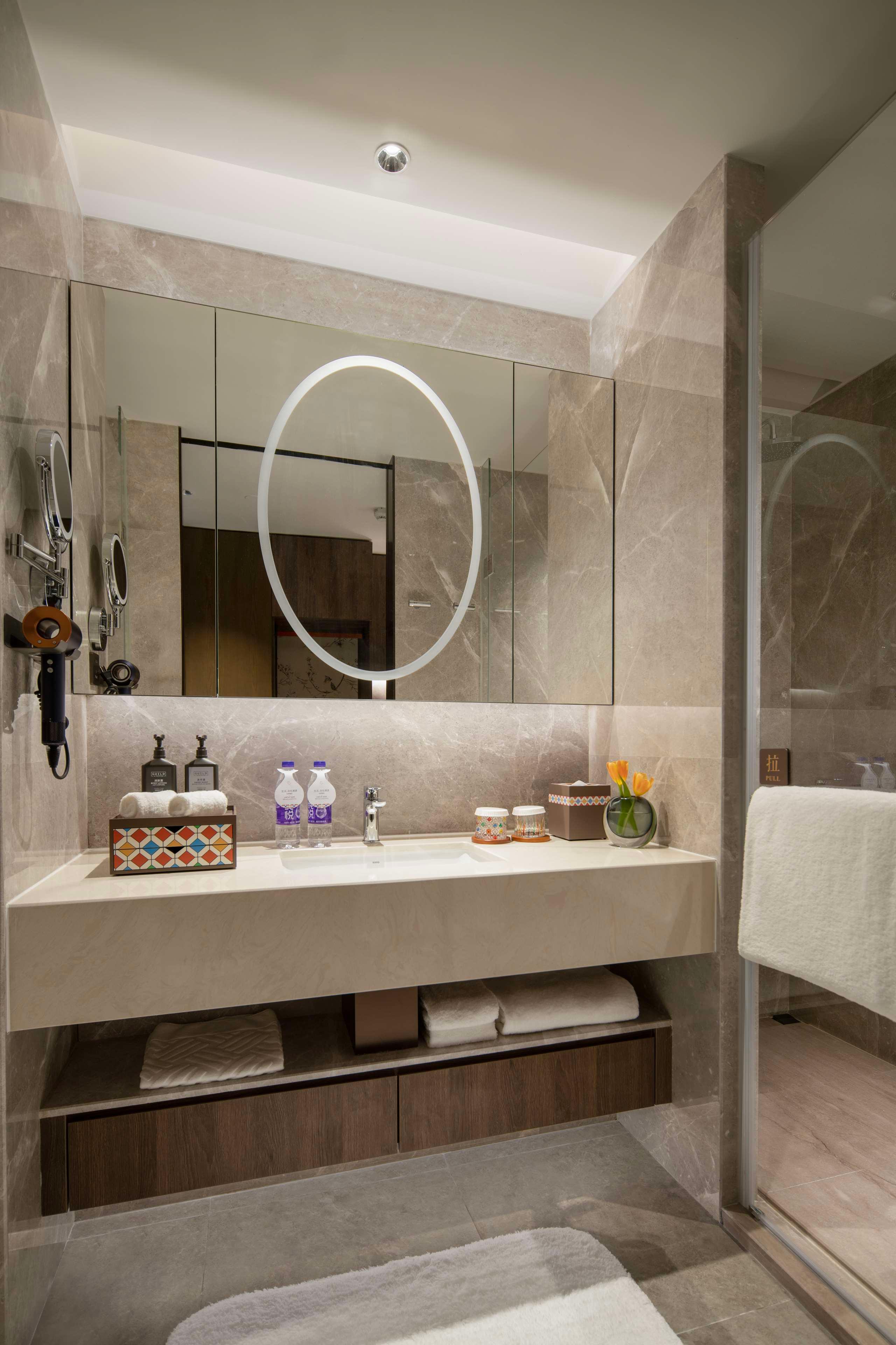 Double Deluxe King Bed