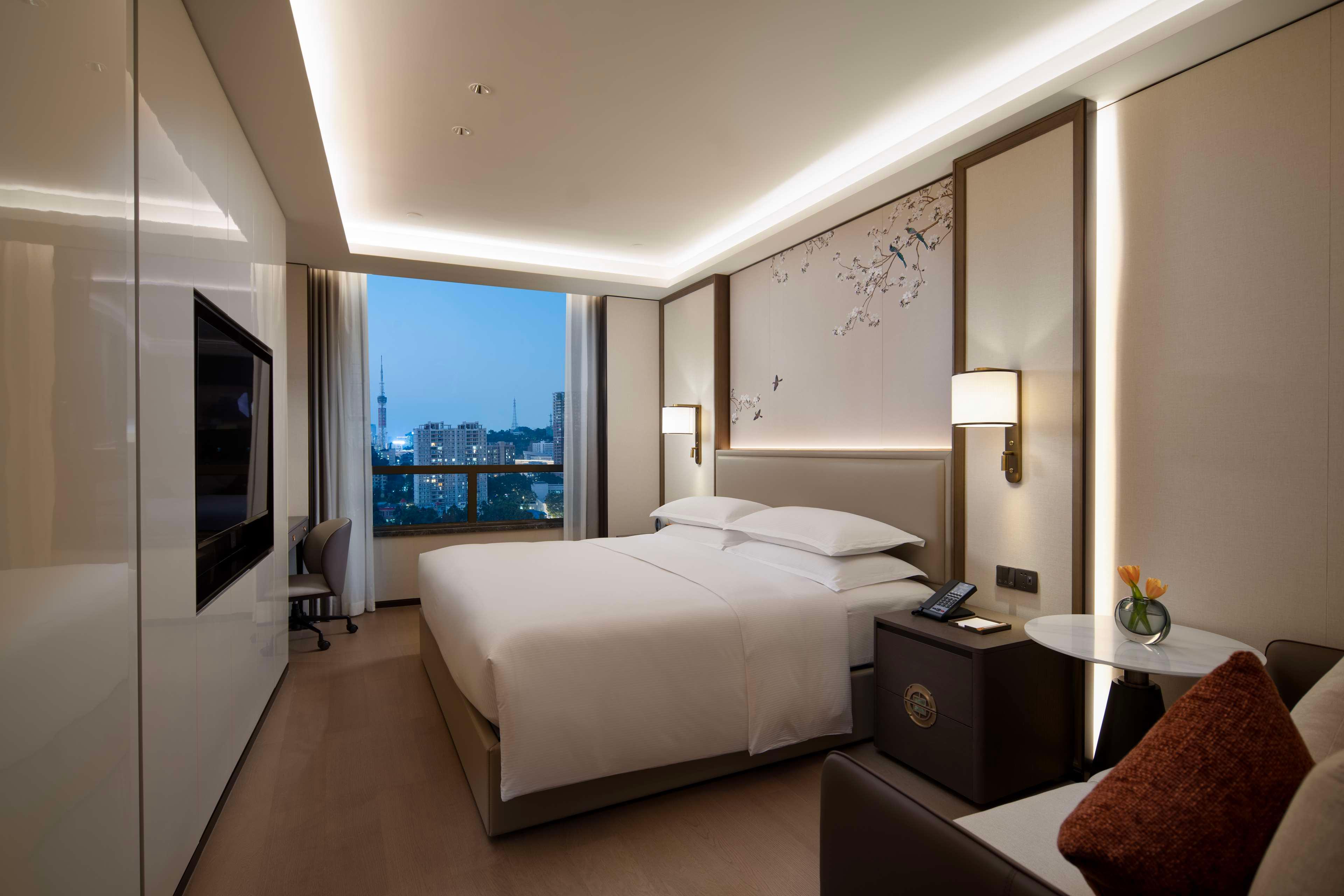 Double Deluxe King Bed