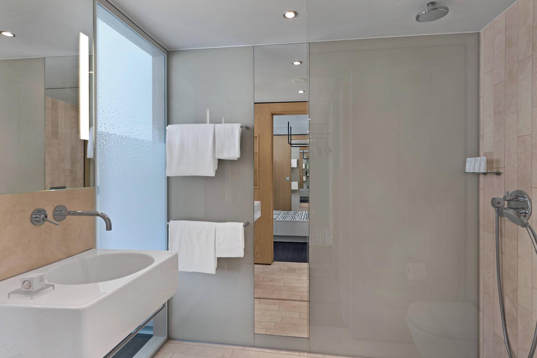 Double City View Queen Bed