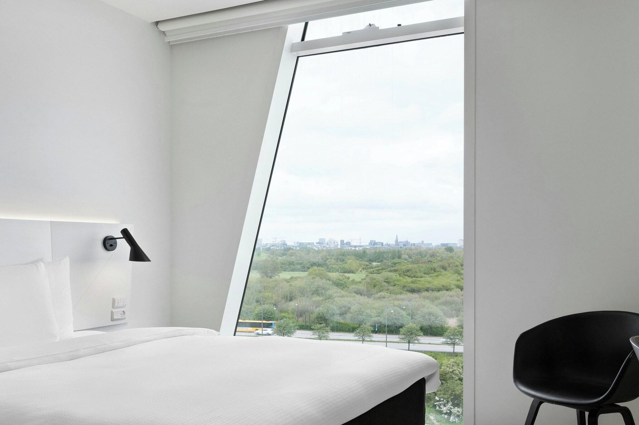 Double City View Queen Bed