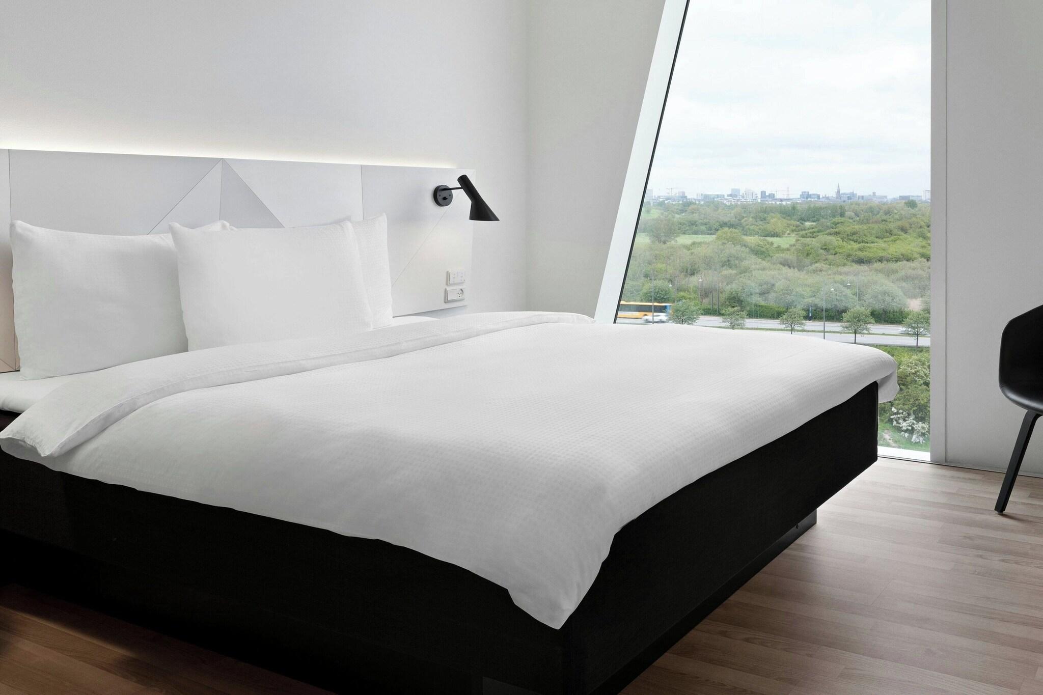 Double City View Queen Bed