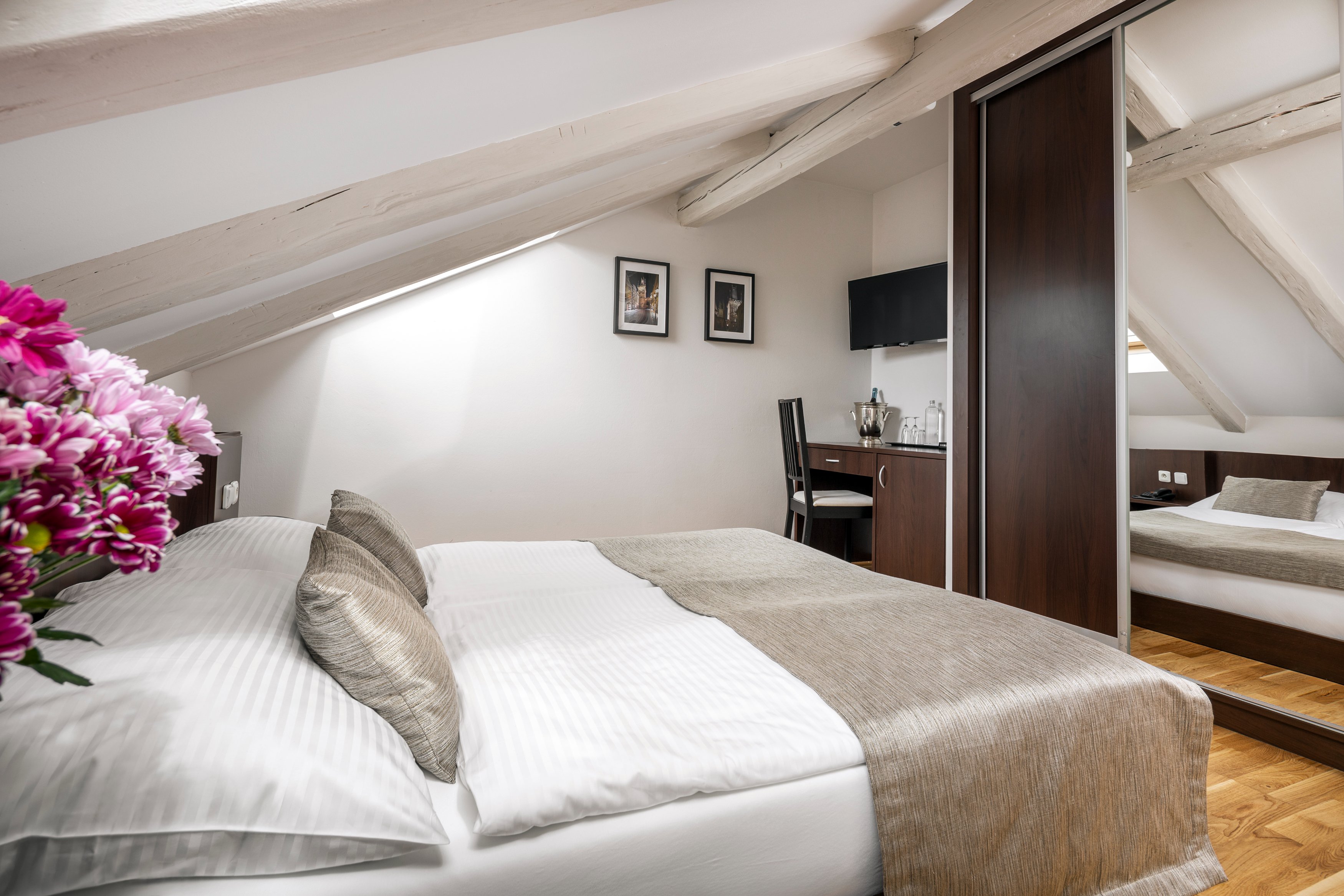 Double or Twin One Bedroom