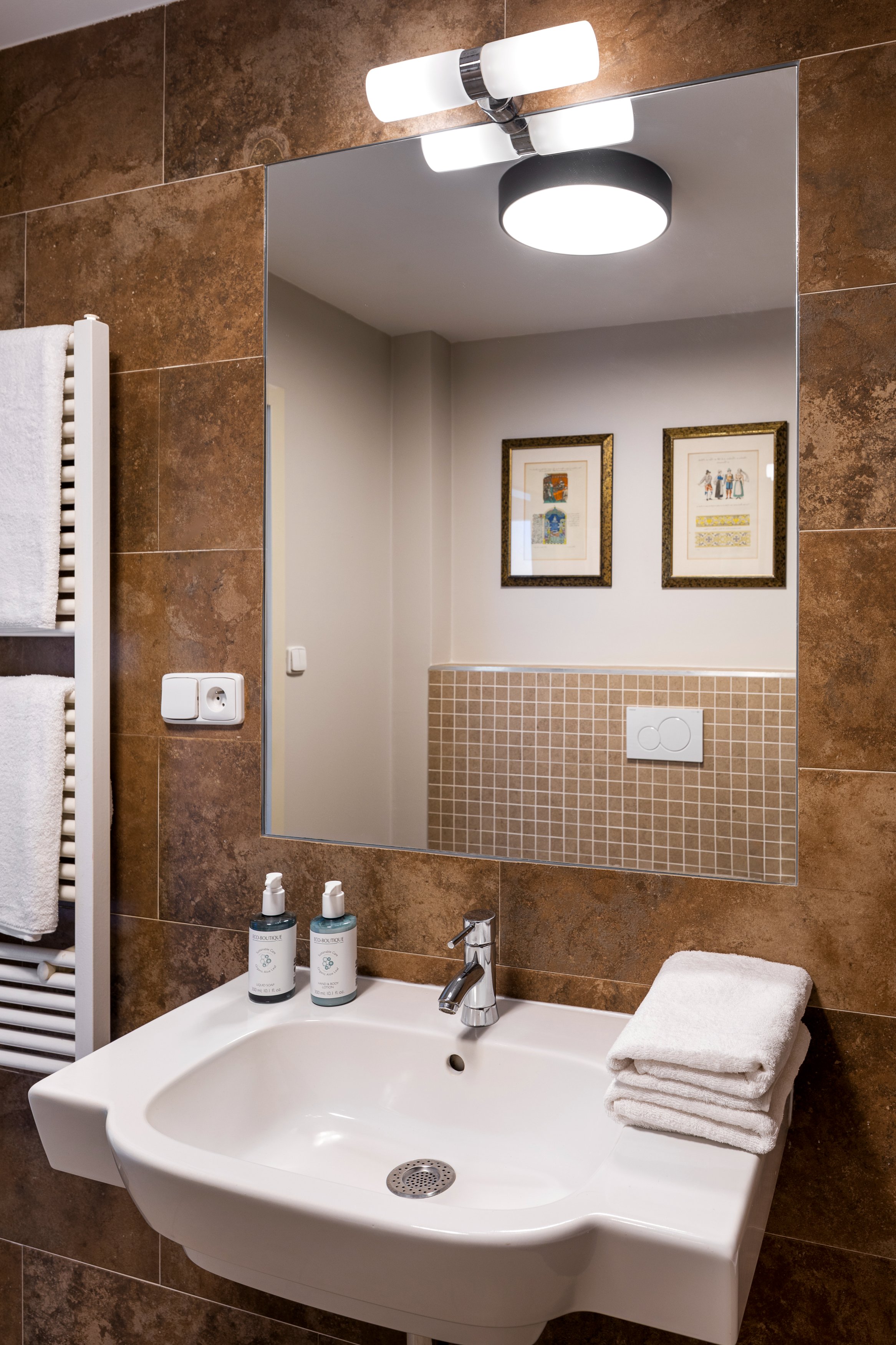 Double or Twin One Bedroom