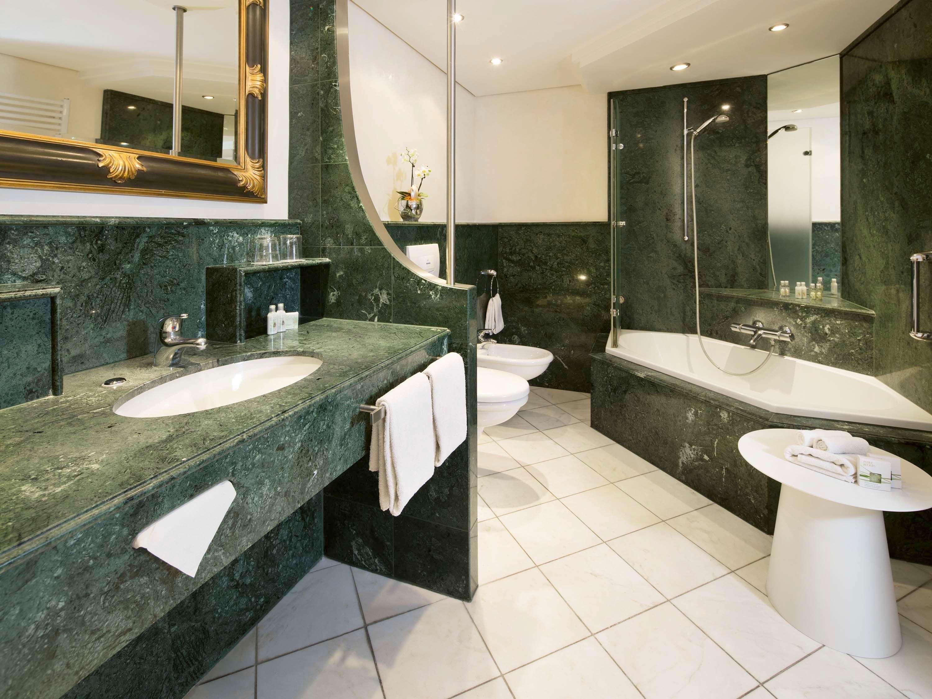 Suite Deluxe King Bed