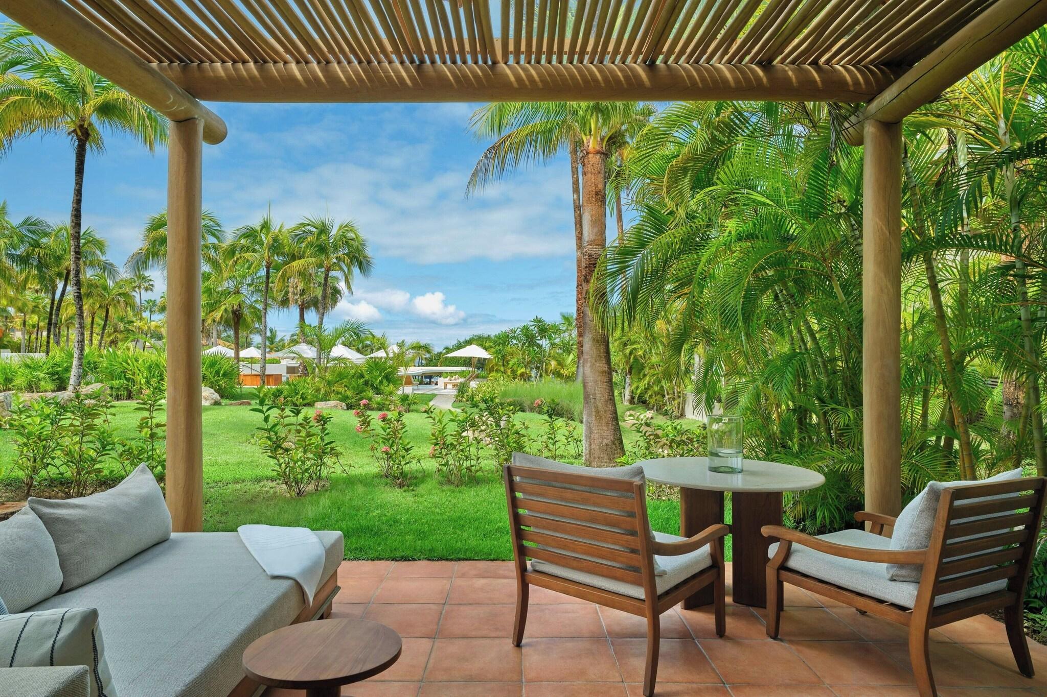 Junior Suite Garden View King Bed