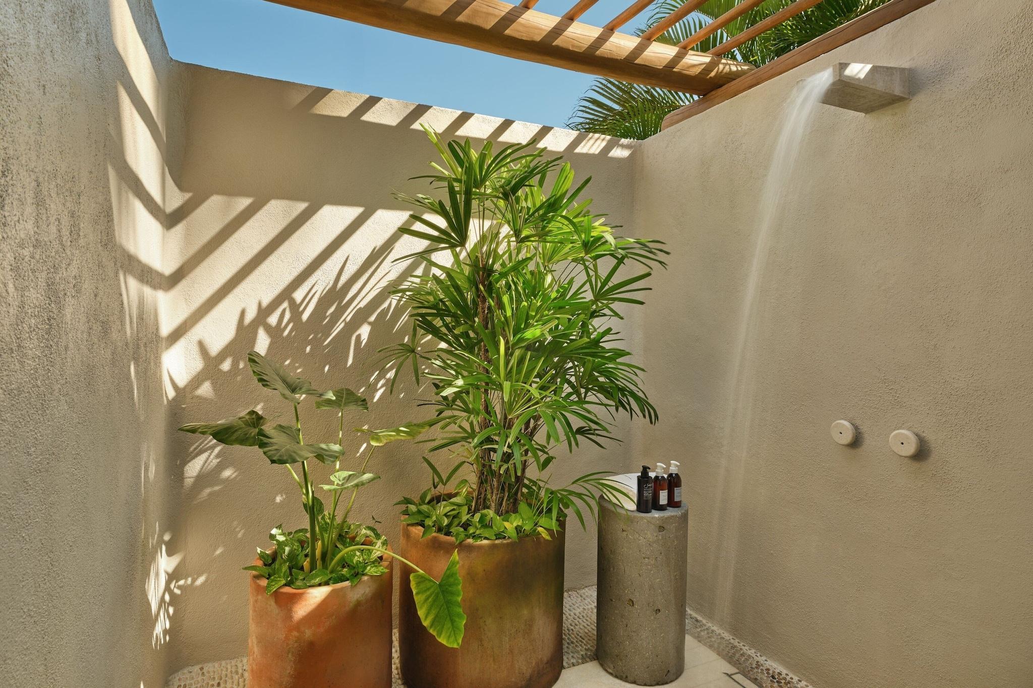 Double Garden View King Bed