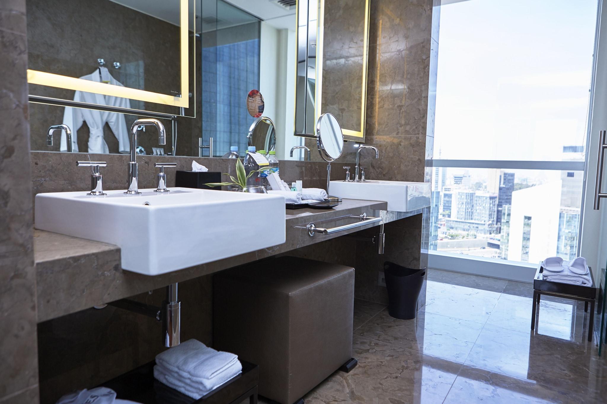 Suite Club King Bed