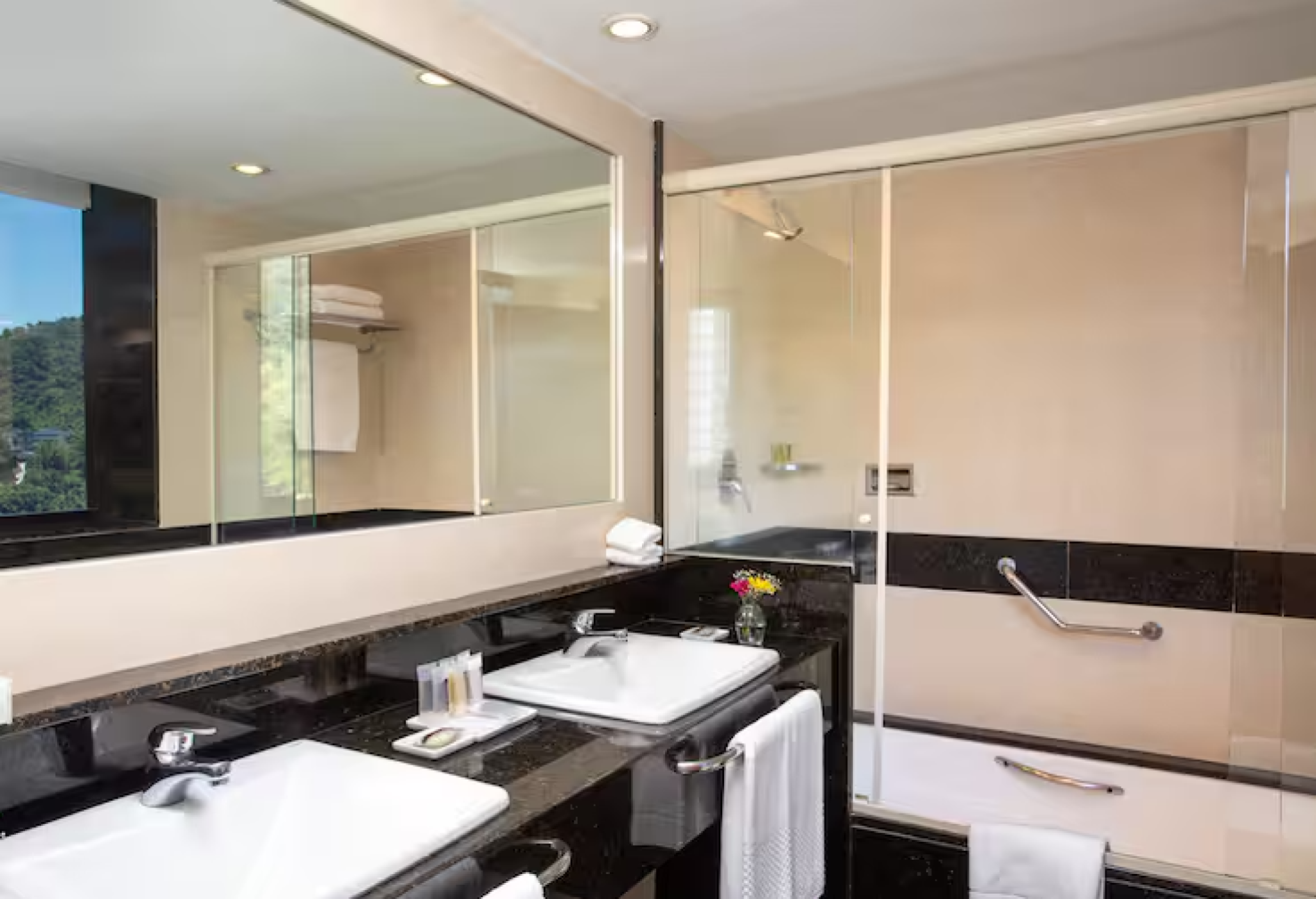 Double Ocean Front Two Double Beds