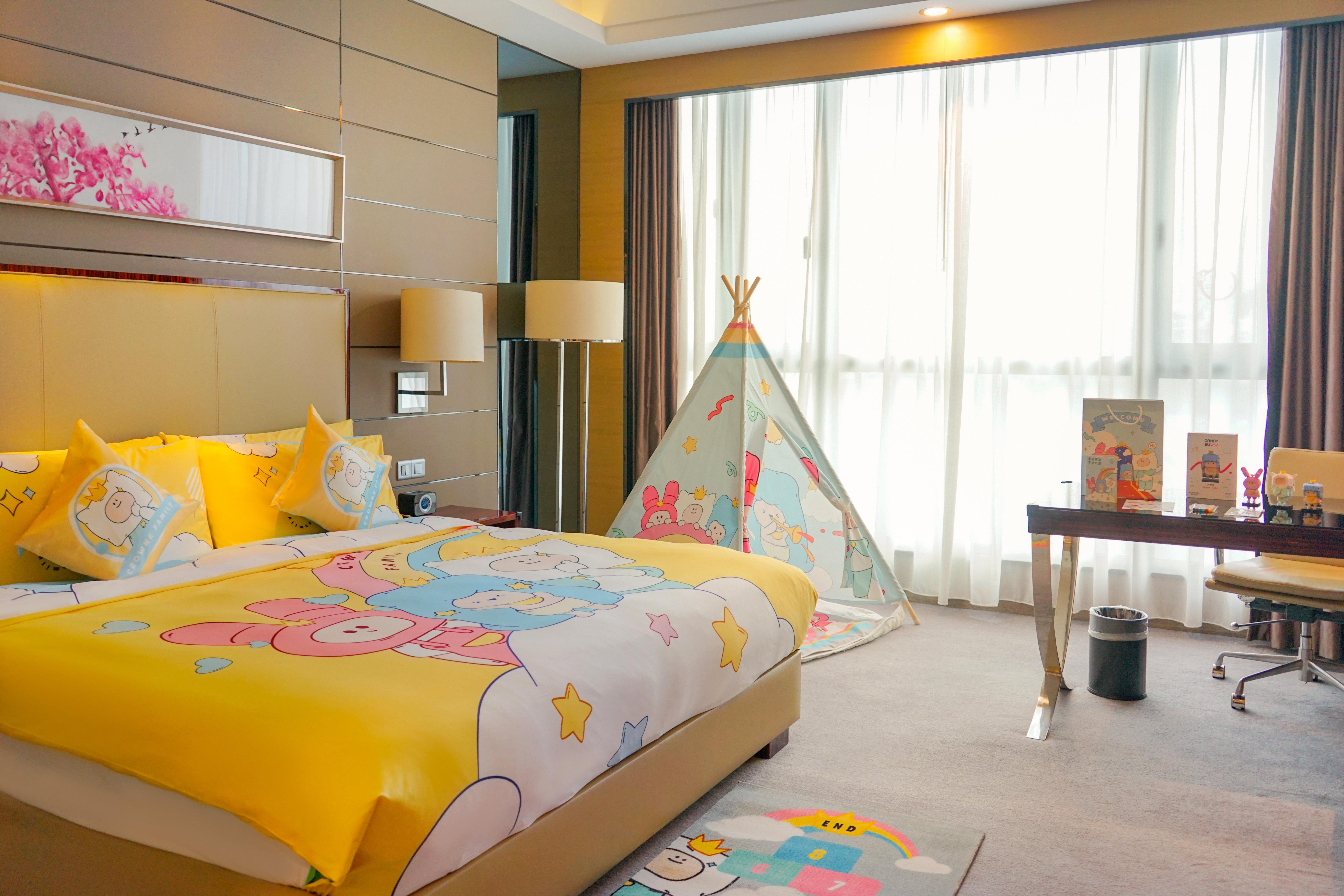 Family Room King Size Bed