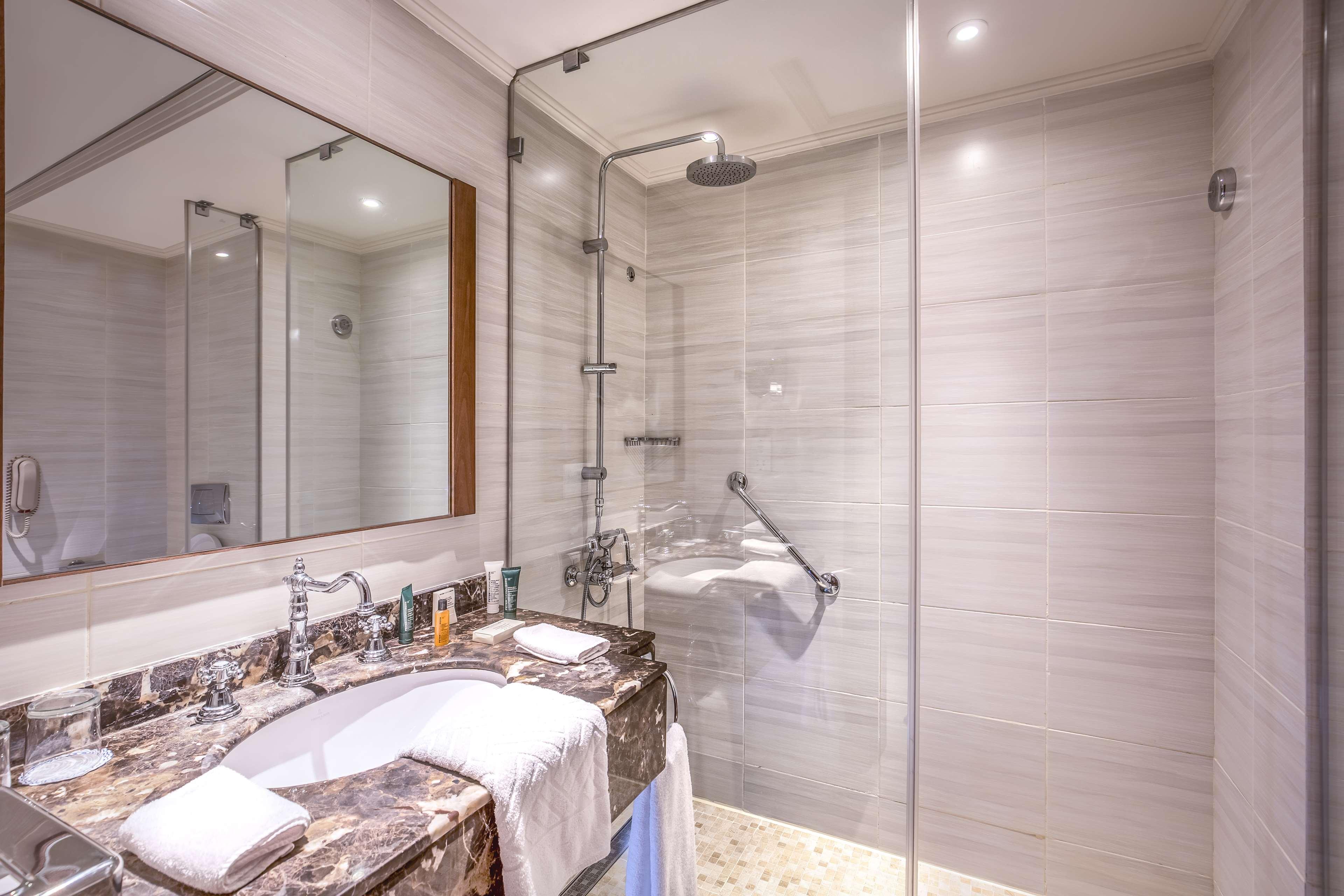 Suite Sea View King Bed