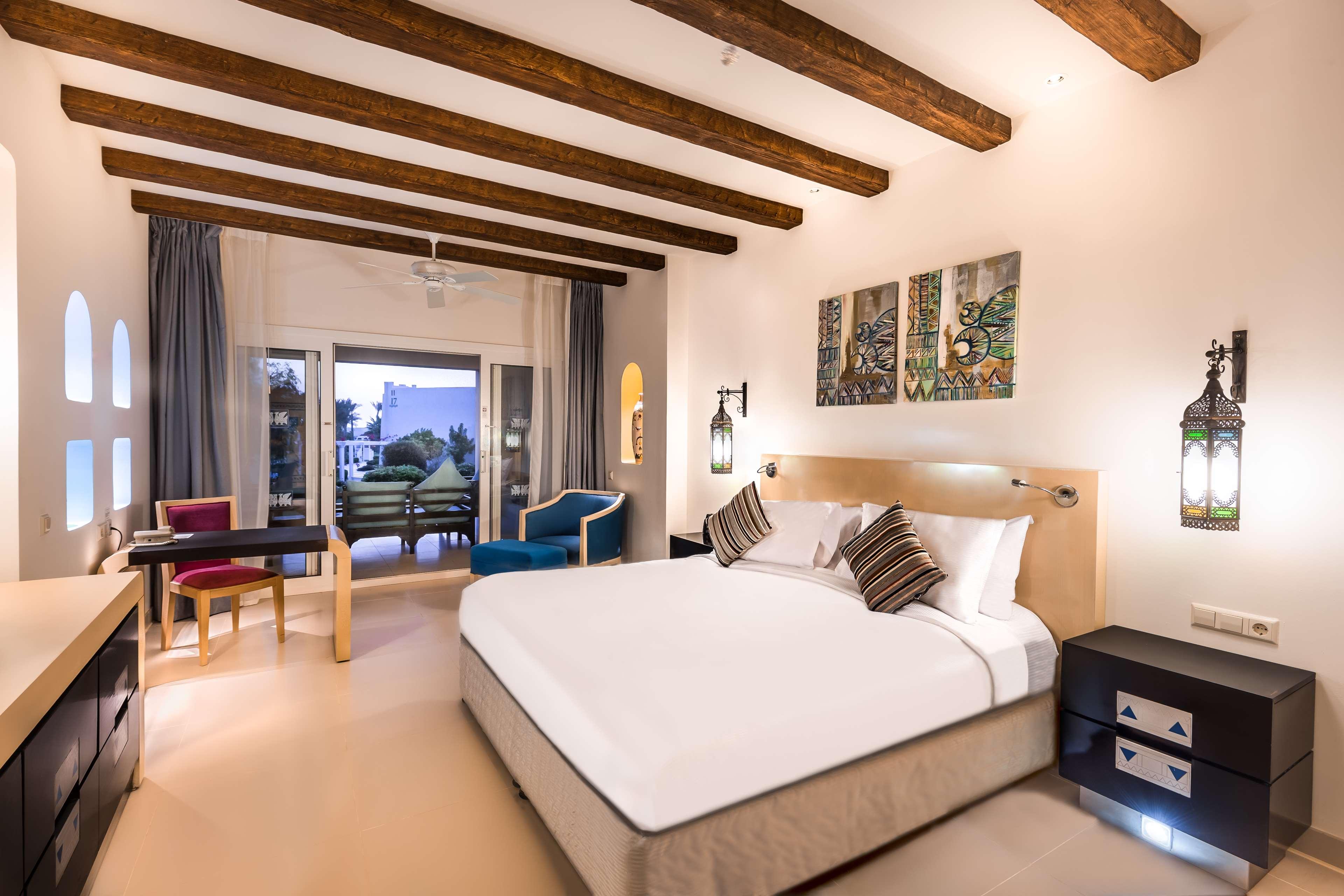 Double Garden View King Bed